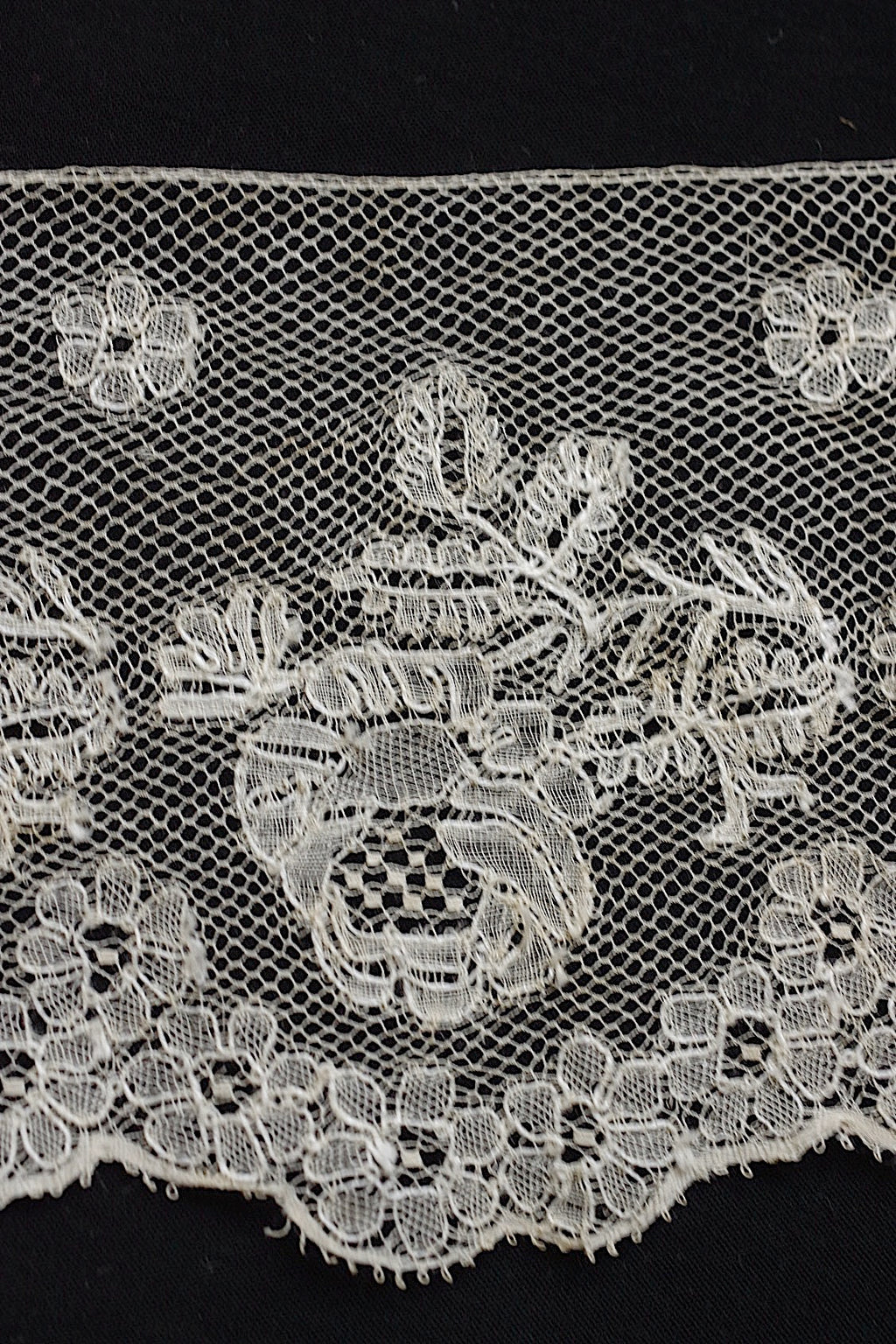 アンティークレース　dentelle ancienne 95cm 145cm