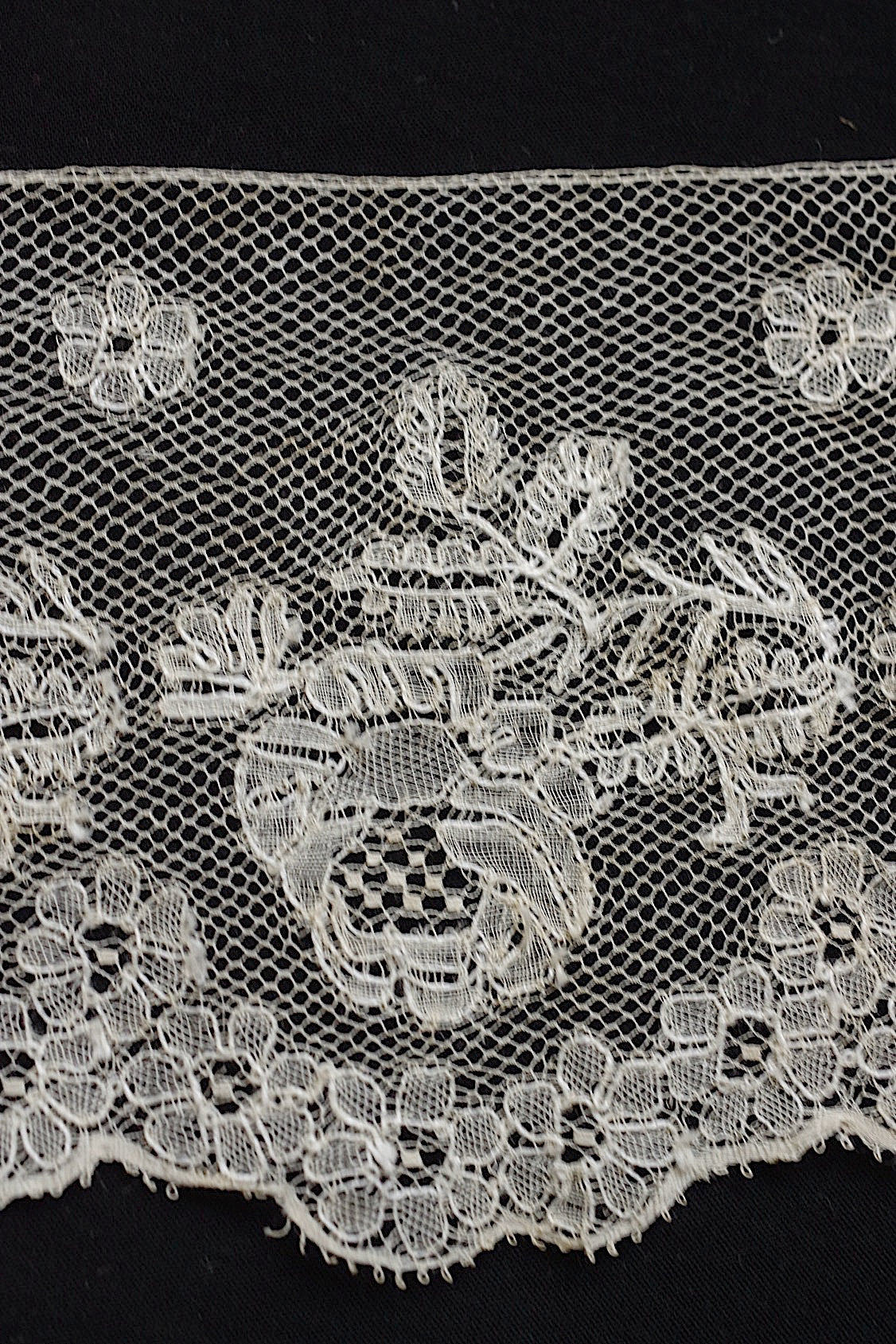 アンティークレース　dentelle ancienne 95cm 145cm