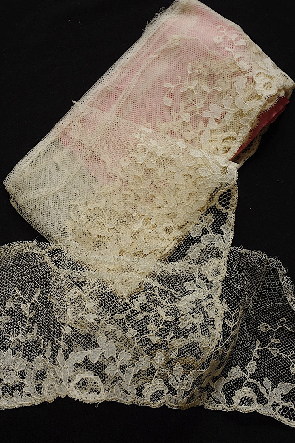 Dentelle ancienne 115 cm × 190 cm