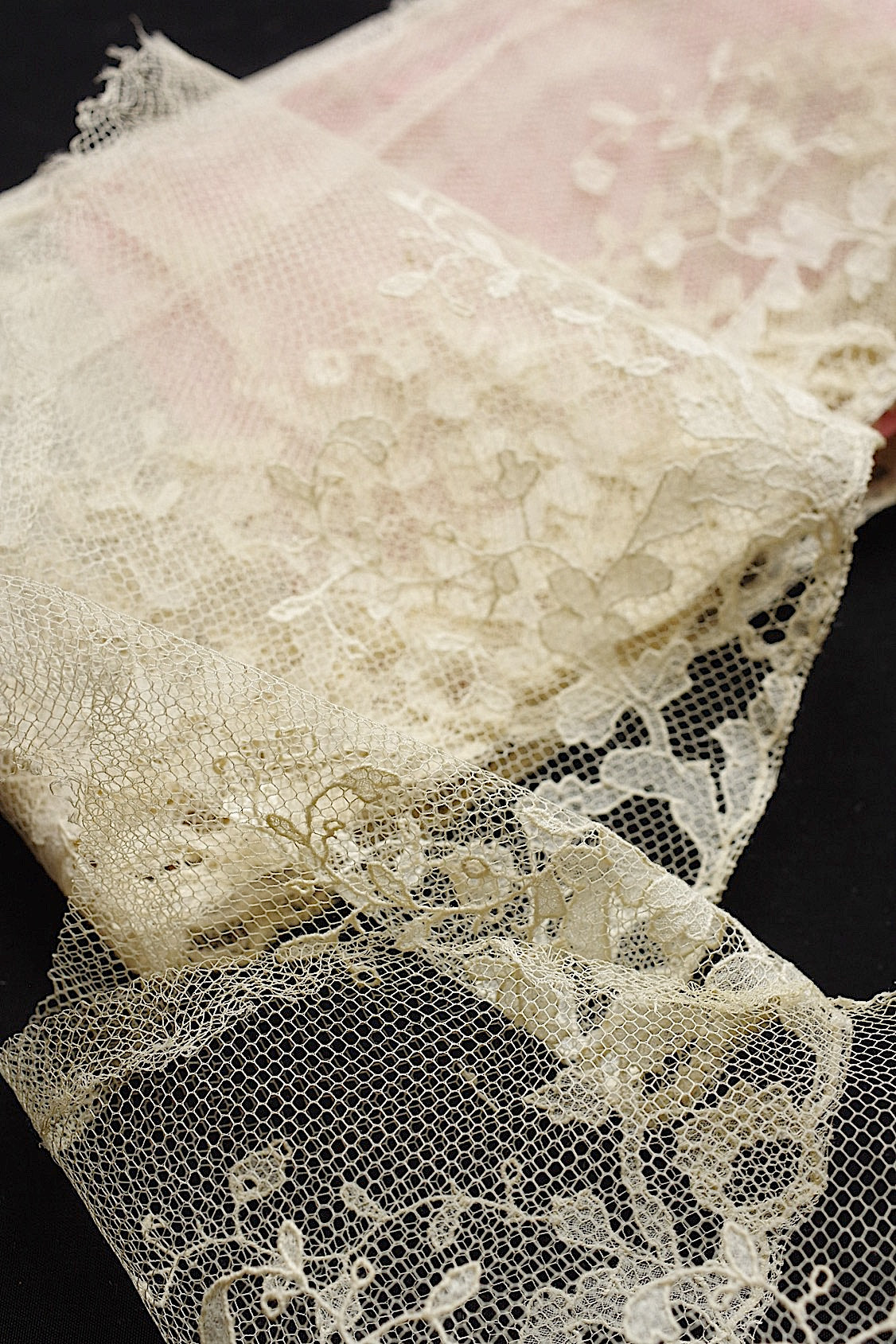 アンティークレース　dentelle ancienne　115cm 190cm