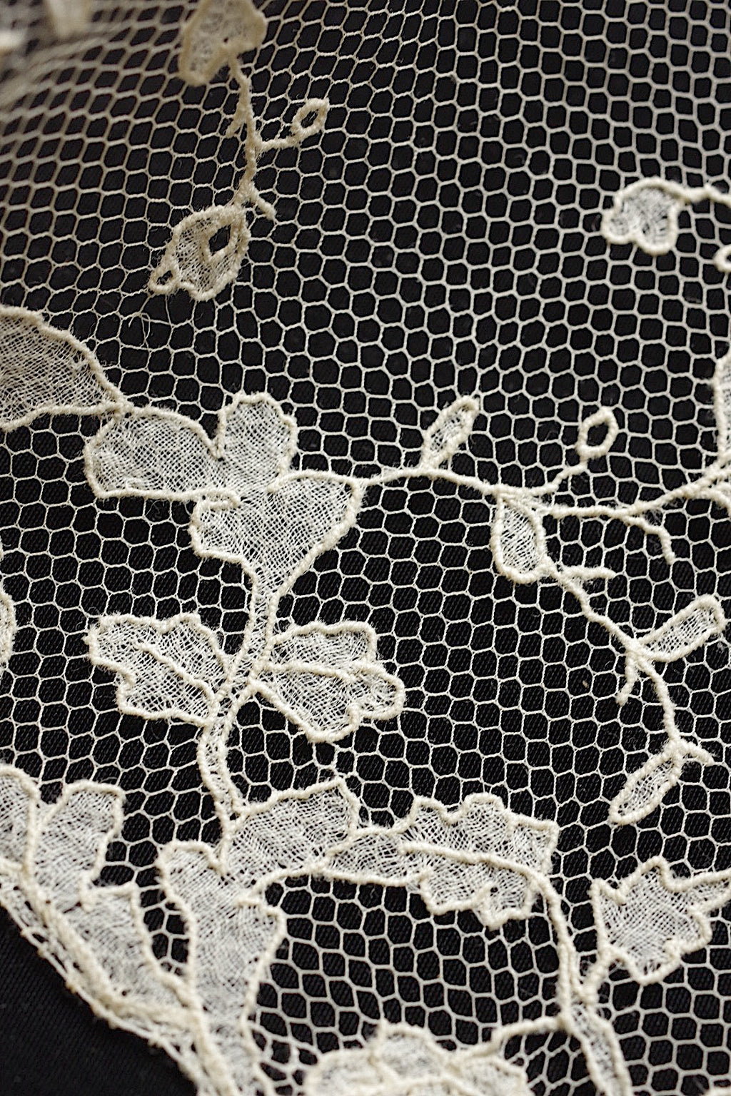 Dentelle ancienne 115 cm × 190 cm