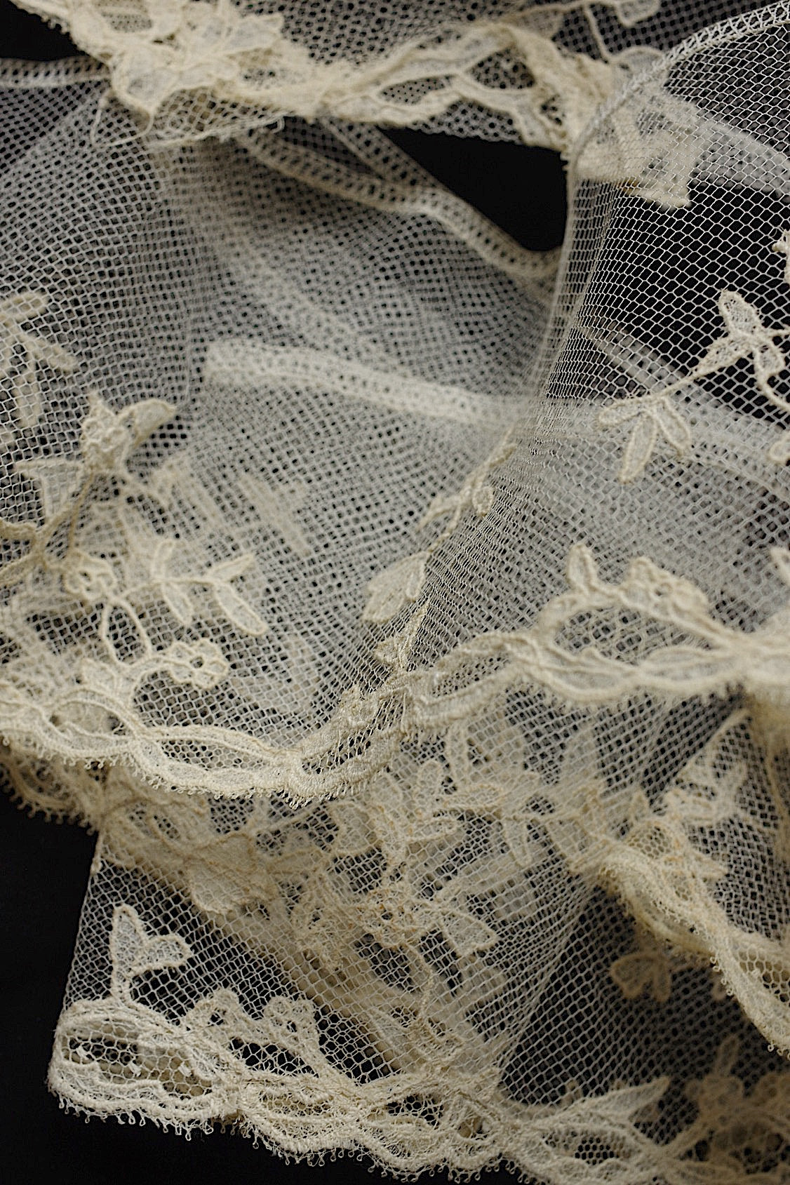 Dentelle ancienne 115 cm × 190 cm