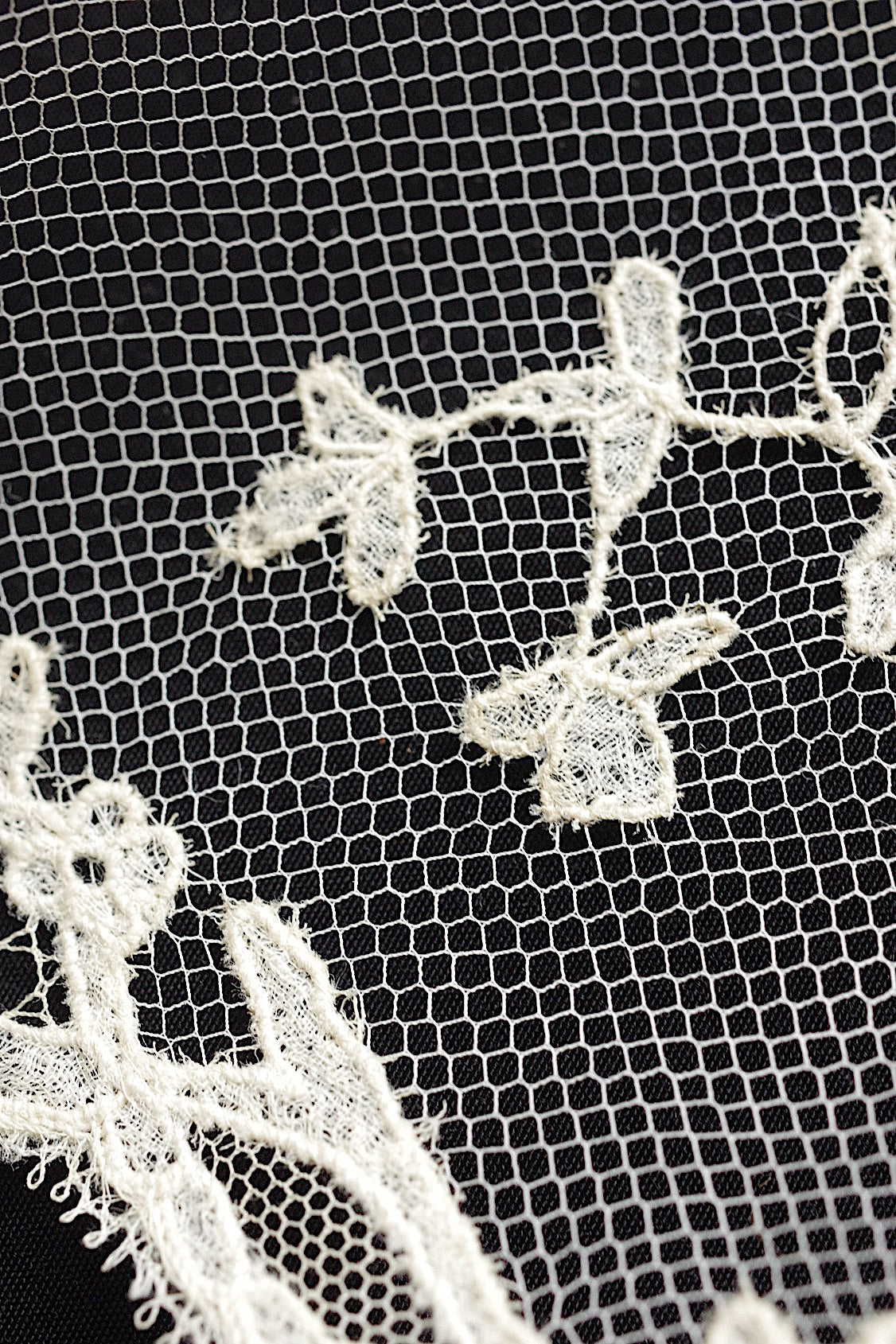 Dentelle ancienne 115 cm × 190 cm