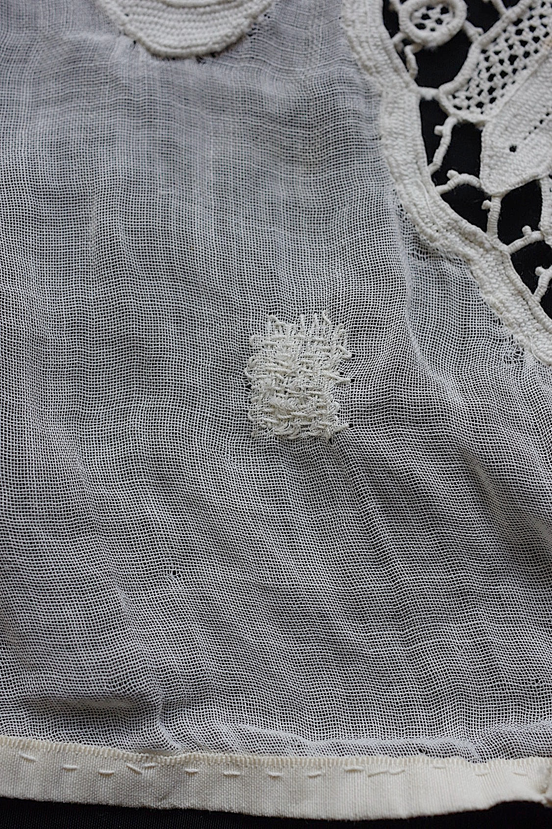 Antique Lace: Dentelle Ancienne Plastron