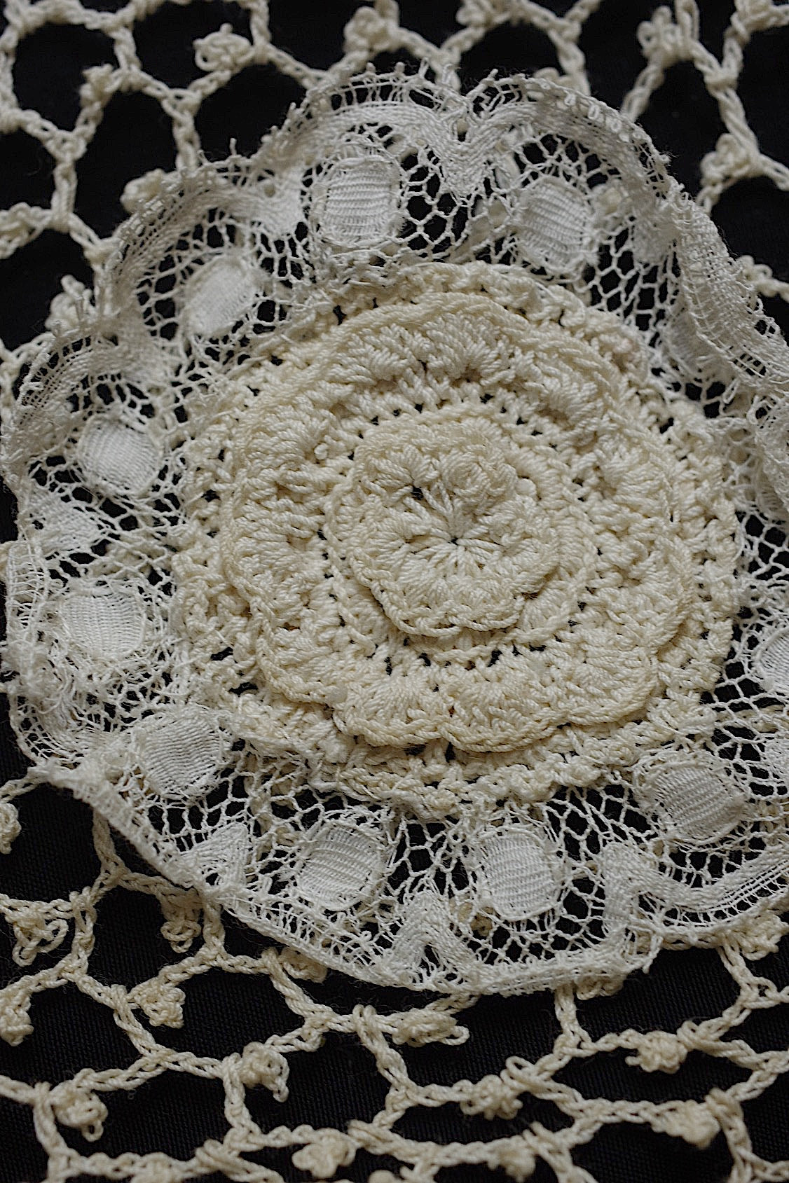 Antique Lace (dentelle ancienne) Crochet Lace Accents