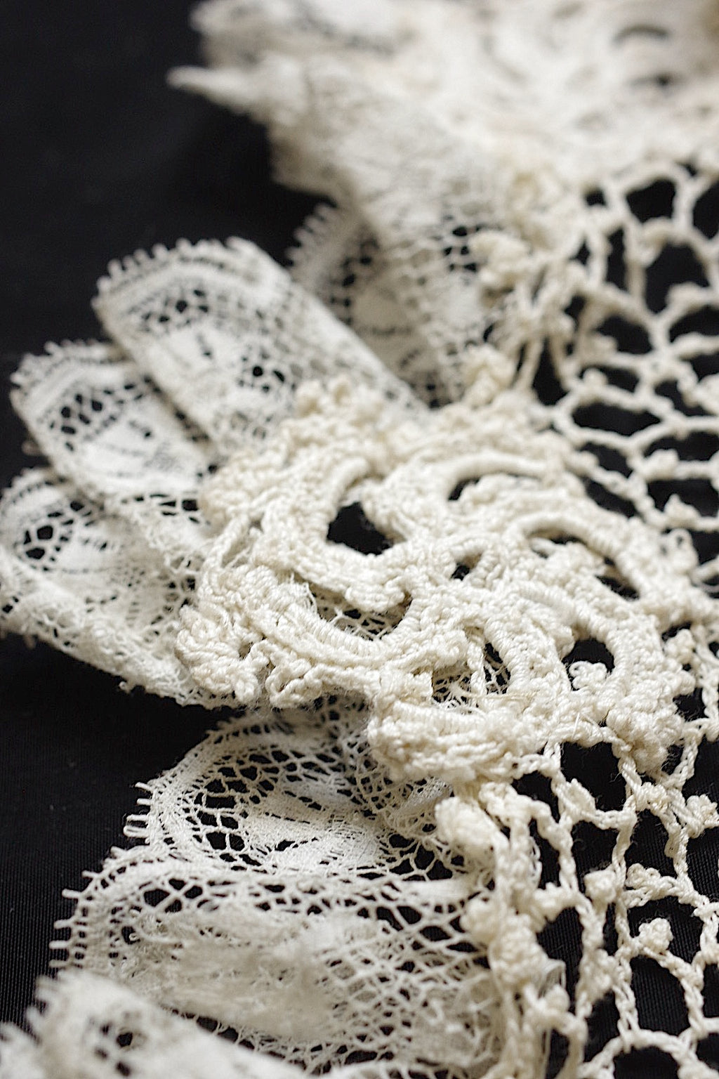 Antique Lace (dentelle ancienne) Crochet Lace Accents