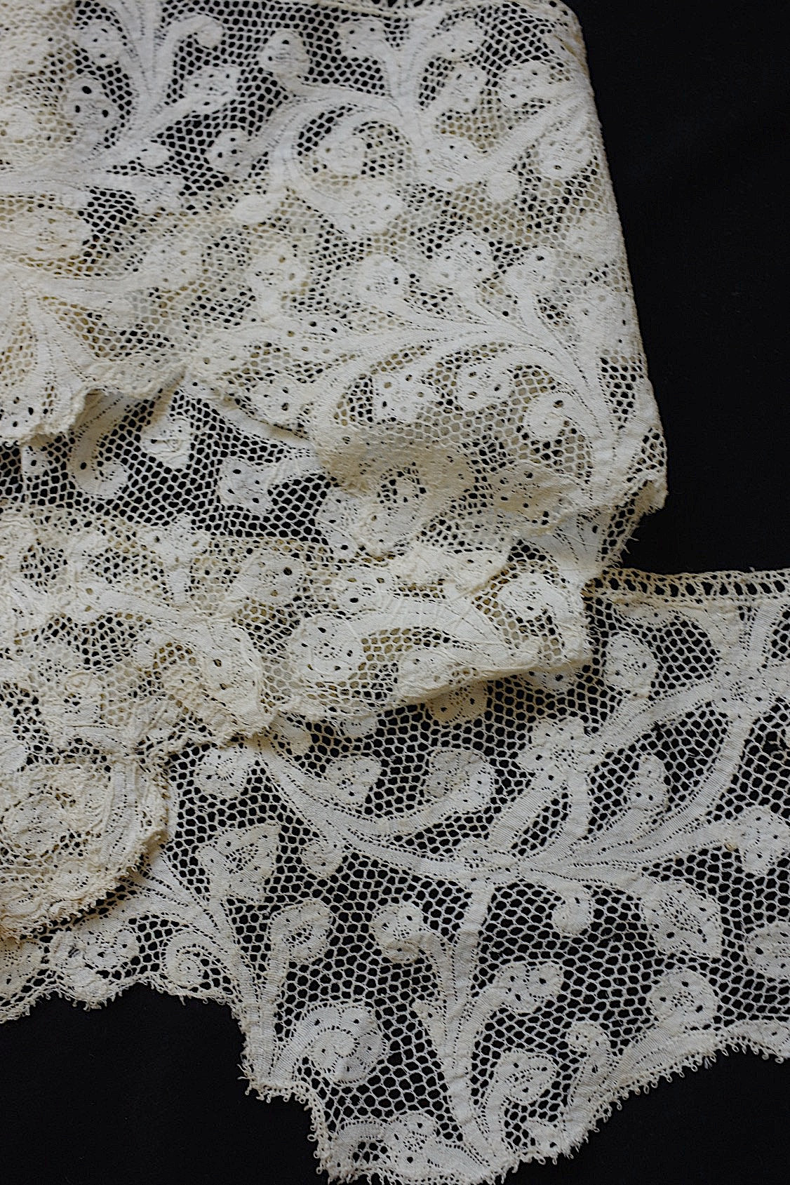 Antique Lace (dentelle ancienne) Lace Fabric + Flemish Lace