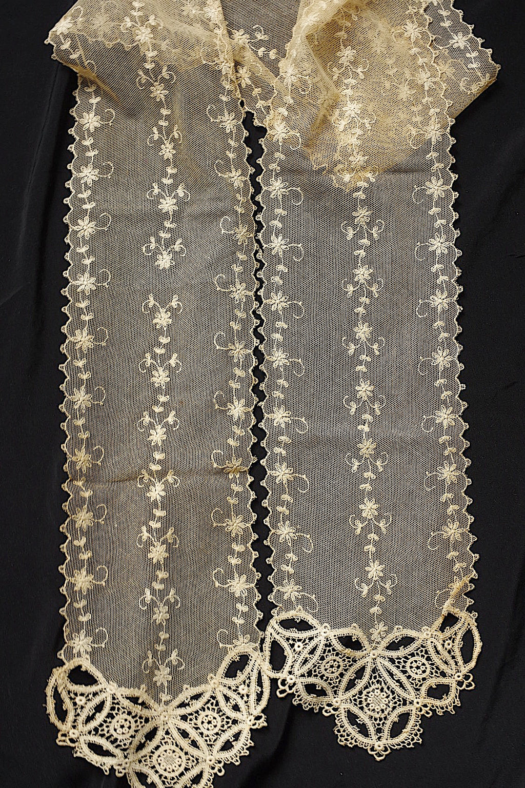 アンティークレース　dentelle ancienne　タイ1
