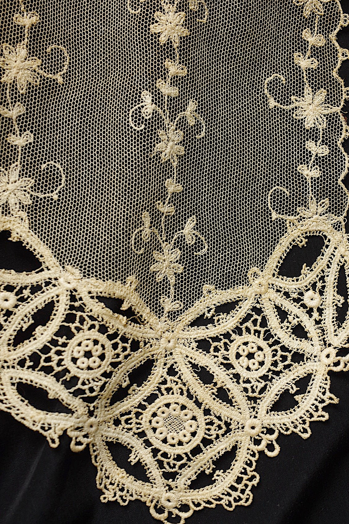 アンティークレース　dentelle ancienne　タイ1