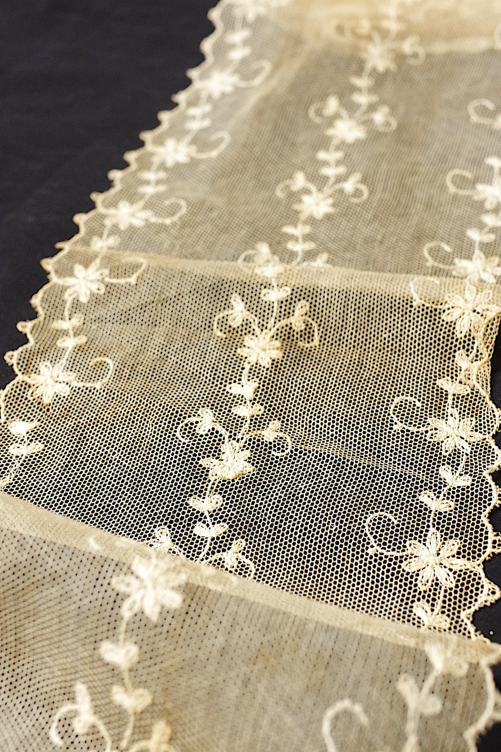 アンティークレース　dentelle ancienne　タイ1