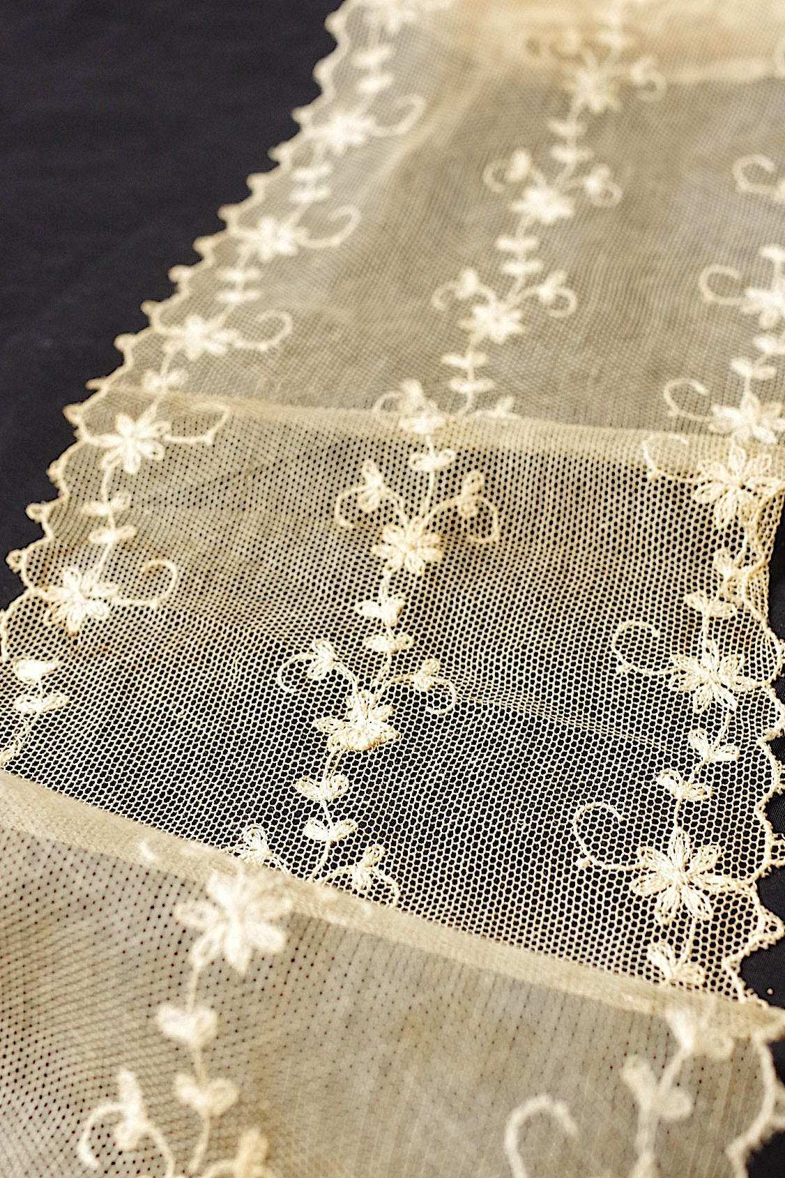 アンティークレース　dentelle ancienne　タイ1
