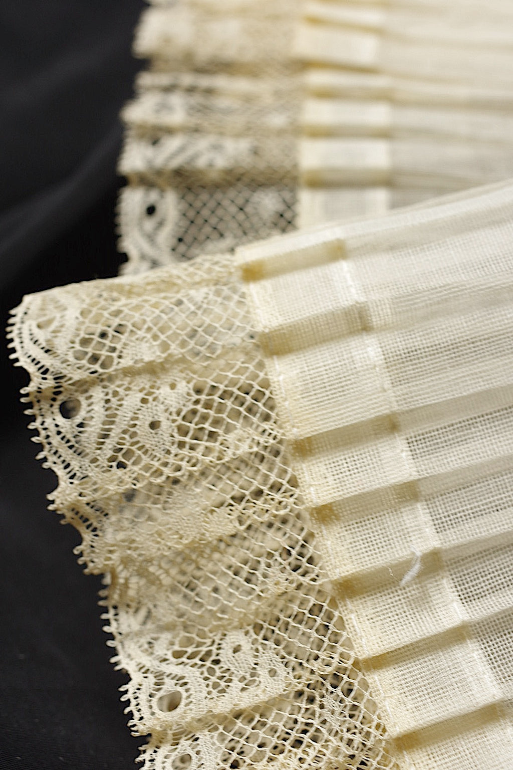 アンティークレース　dentelle ancienne　プリーツ