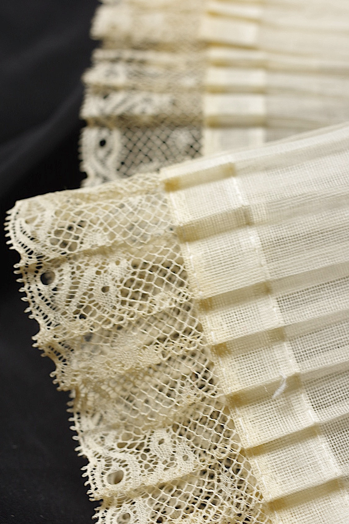 アンティークレース　dentelle ancienne　プリーツ