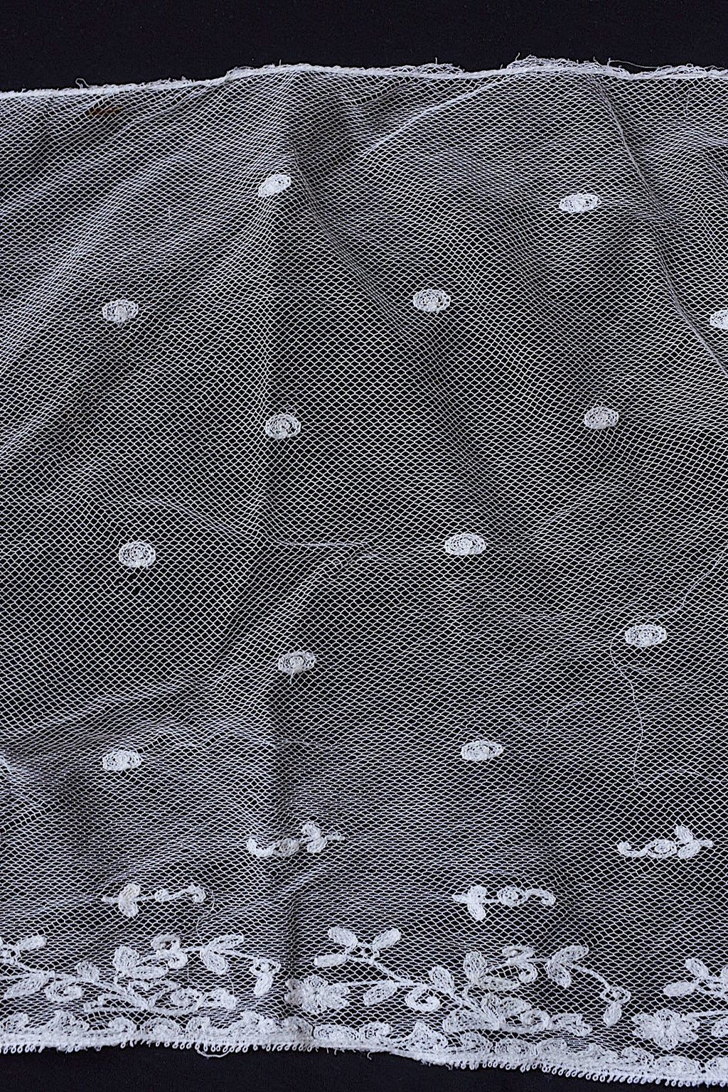 Dentelle ancienne : voile + chutes
