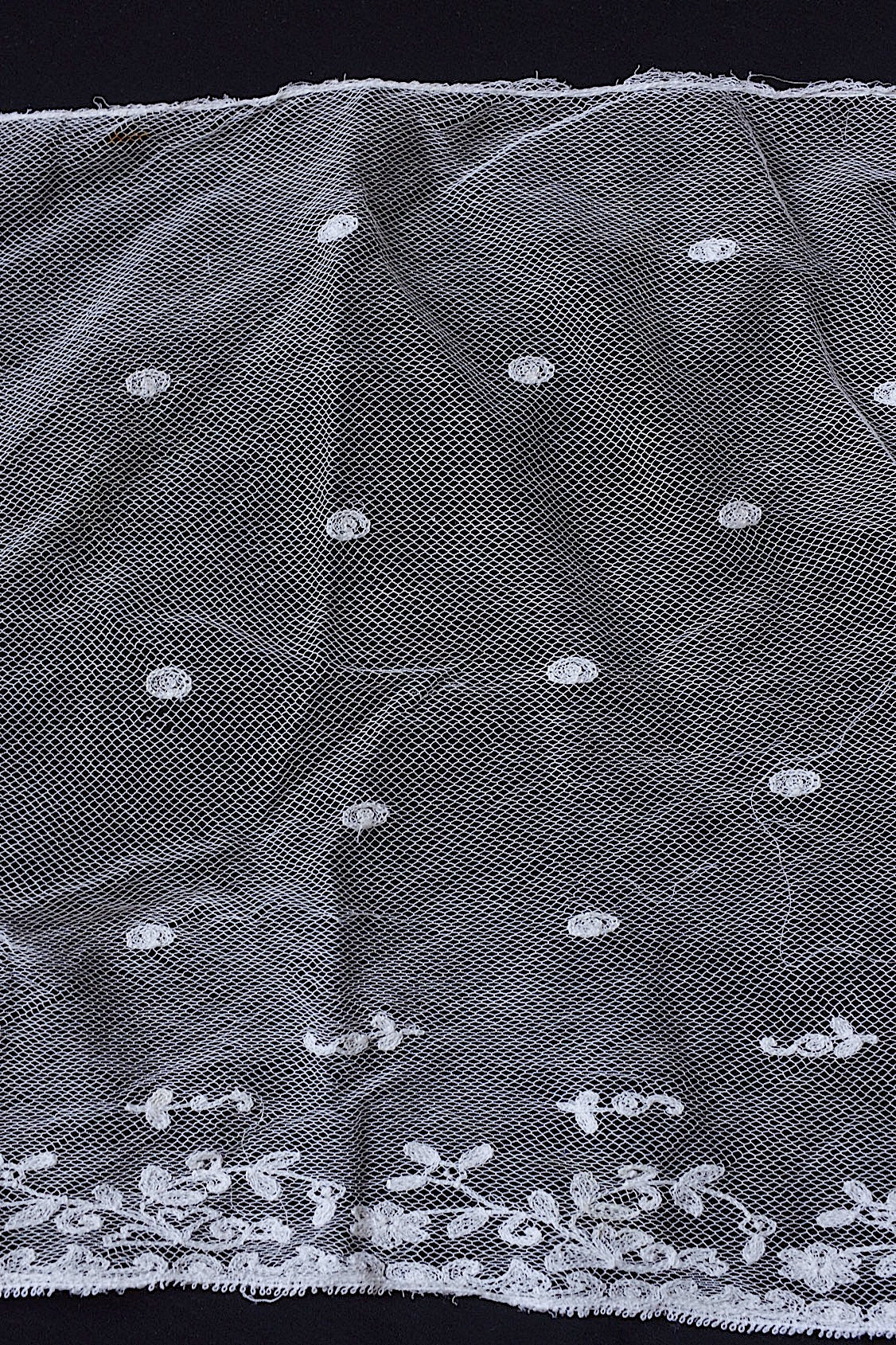 Dentelle ancienne : voile + chutes