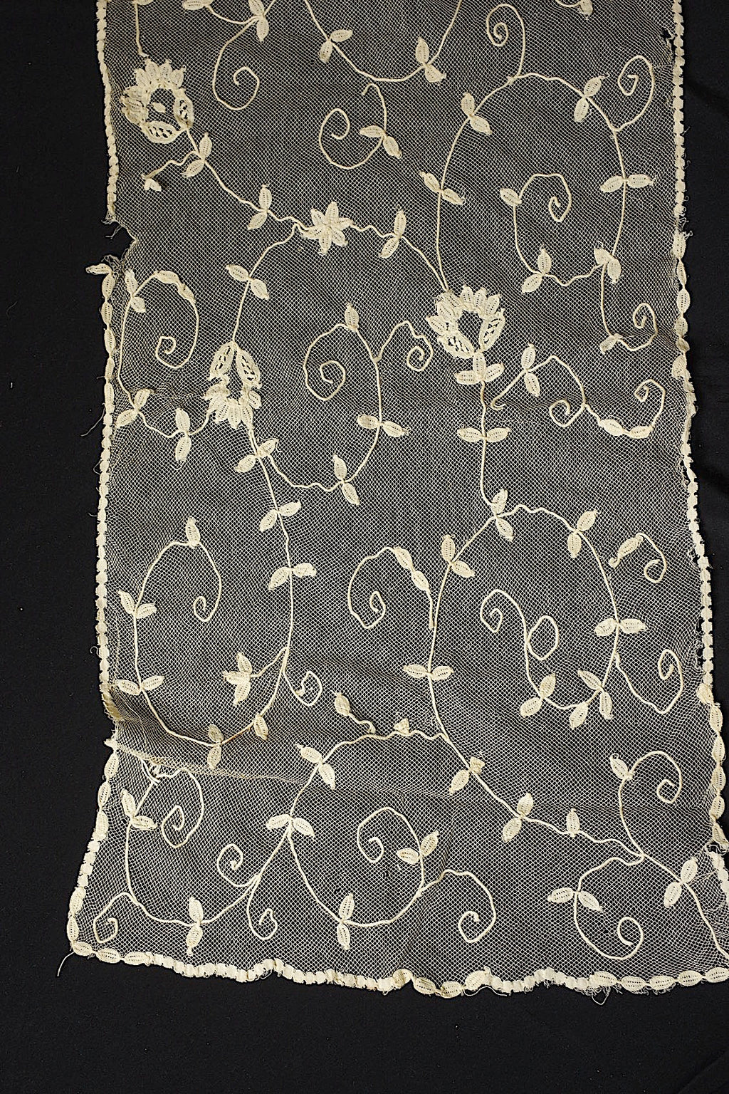 Antique Lace (dentelle ancienne) Veil 2