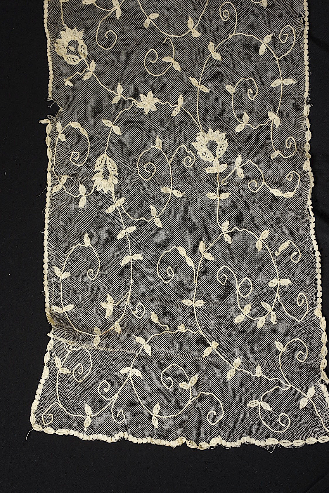 Antique Lace (dentelle ancienne) Veil 2