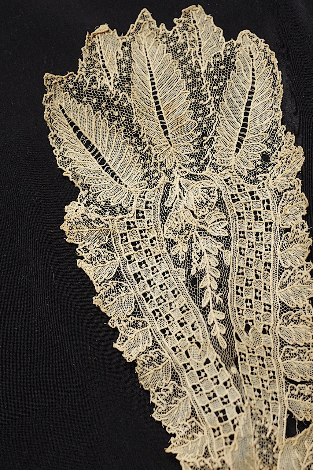 アンティークレース　dentelle ancienne　19世紀レースlot 素材用