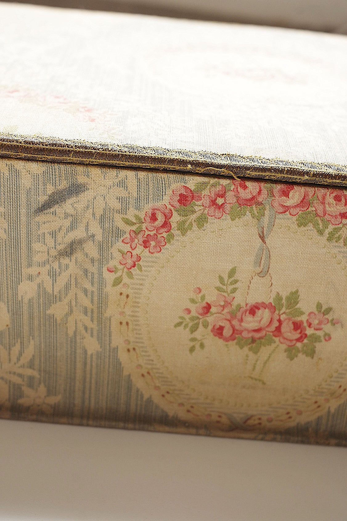 Antique Box (boîte ancienne) — Large Cartonnage