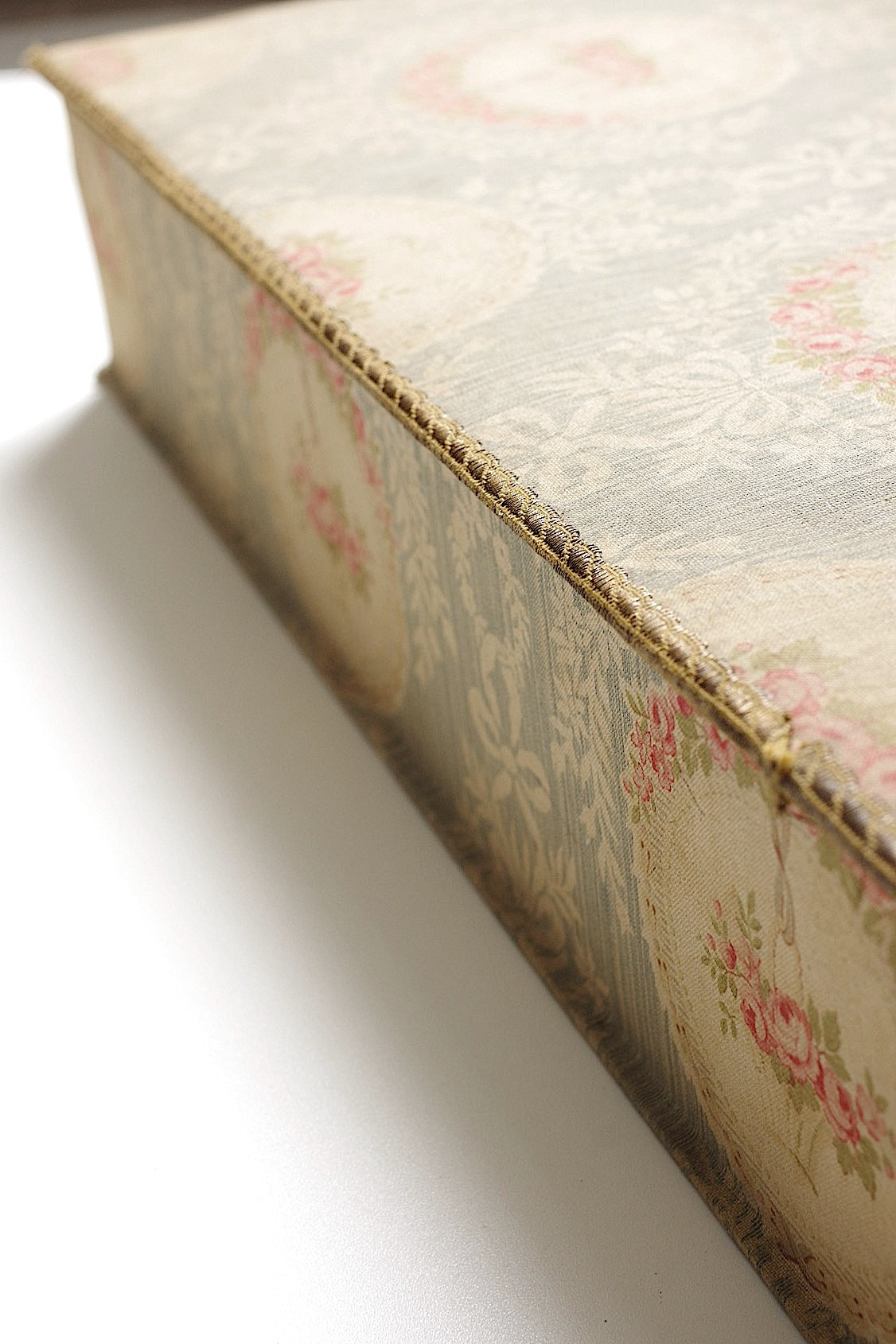 Antique Box (boîte ancienne) — Large Cartonnage