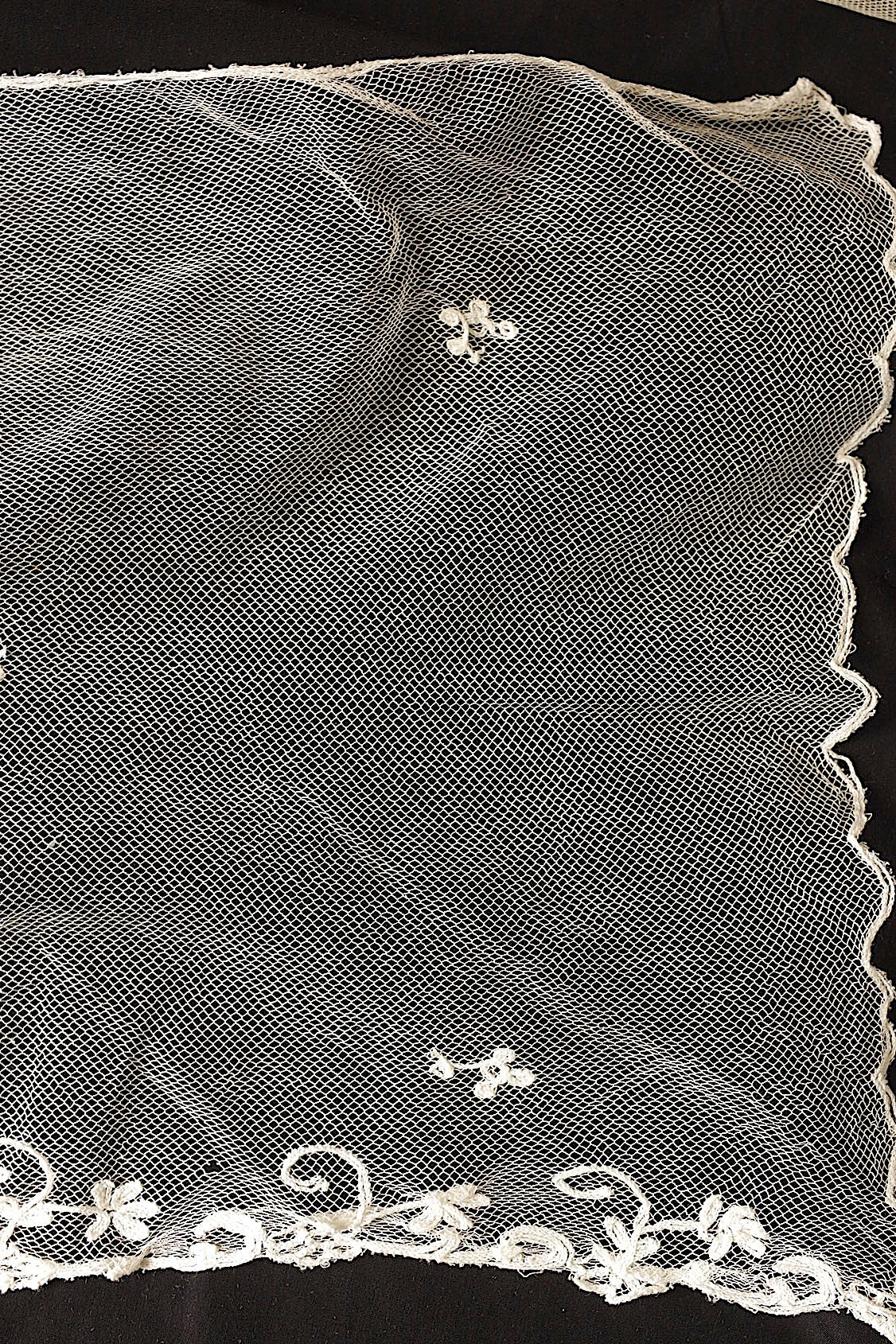 Encajes antiguos (dentelle ancienne), 2 tipos