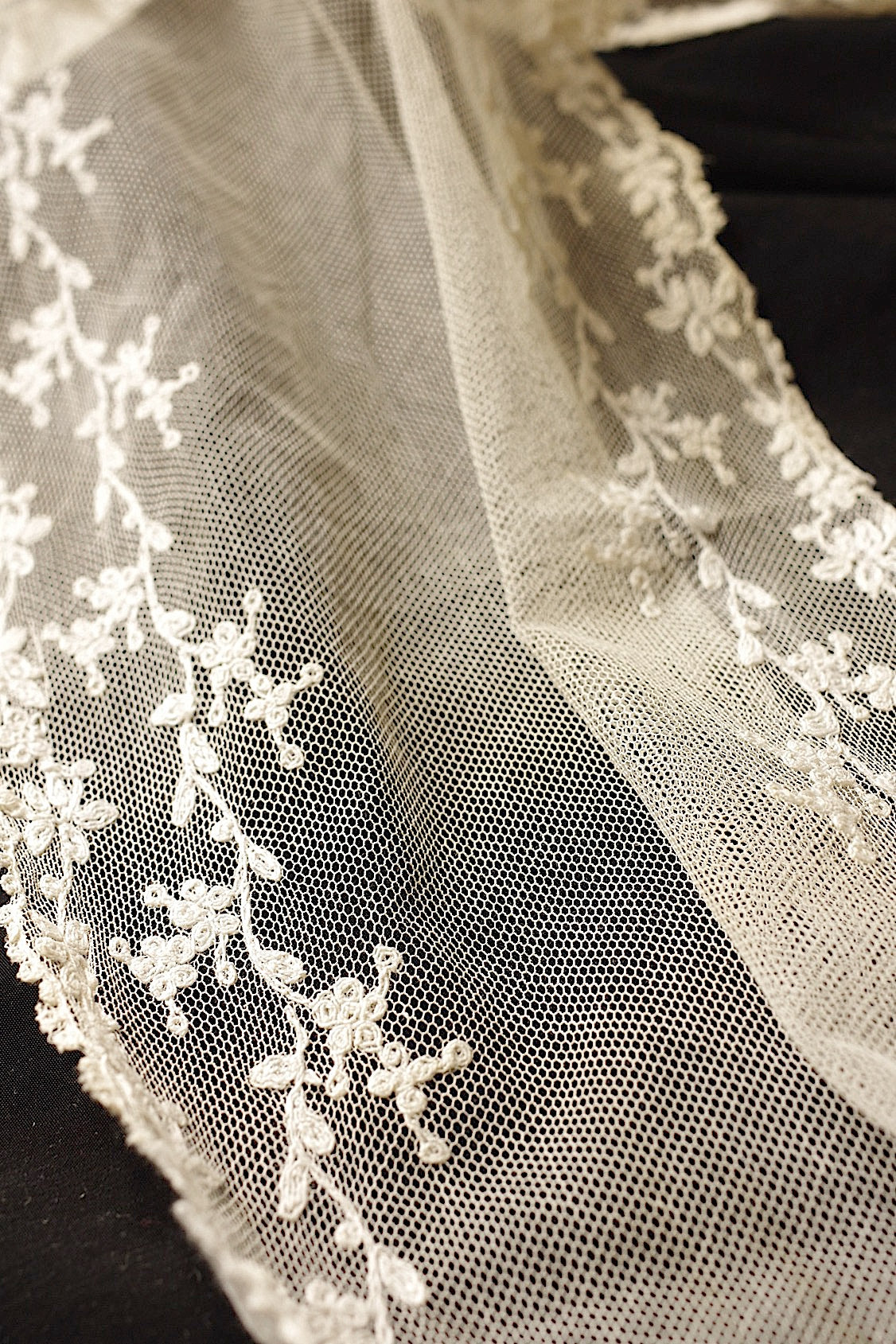 Encajes antiguos (dentelle ancienne), 2 tipos