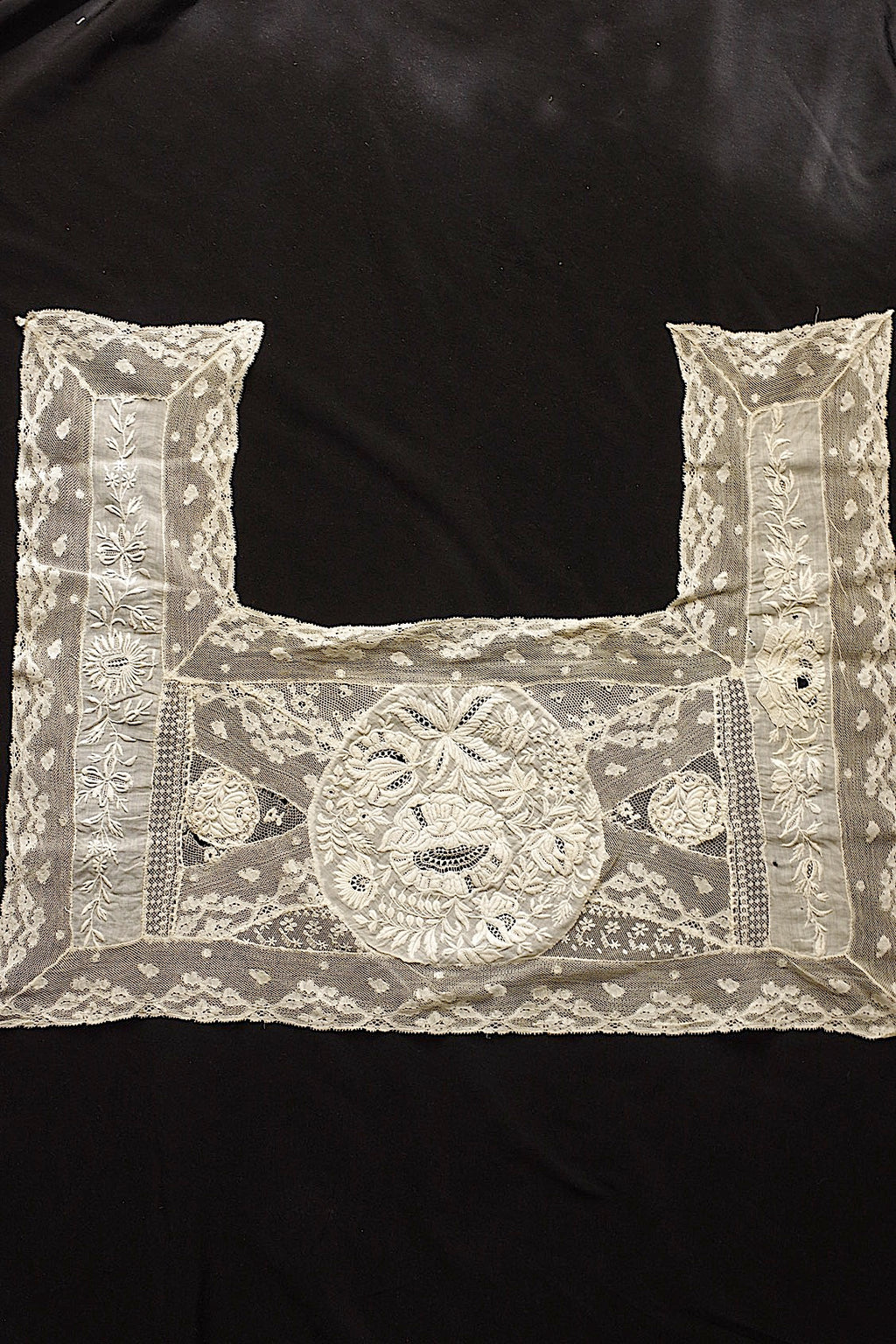 Broderie ancienne, dentelle ancienne, chutes de tissu