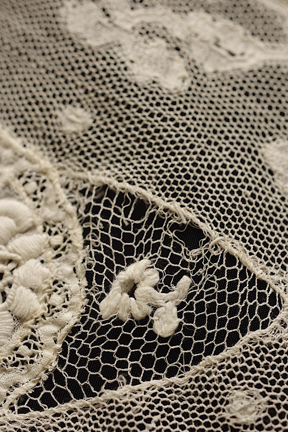 Broderie ancienne, dentelle ancienne, chutes de tissu