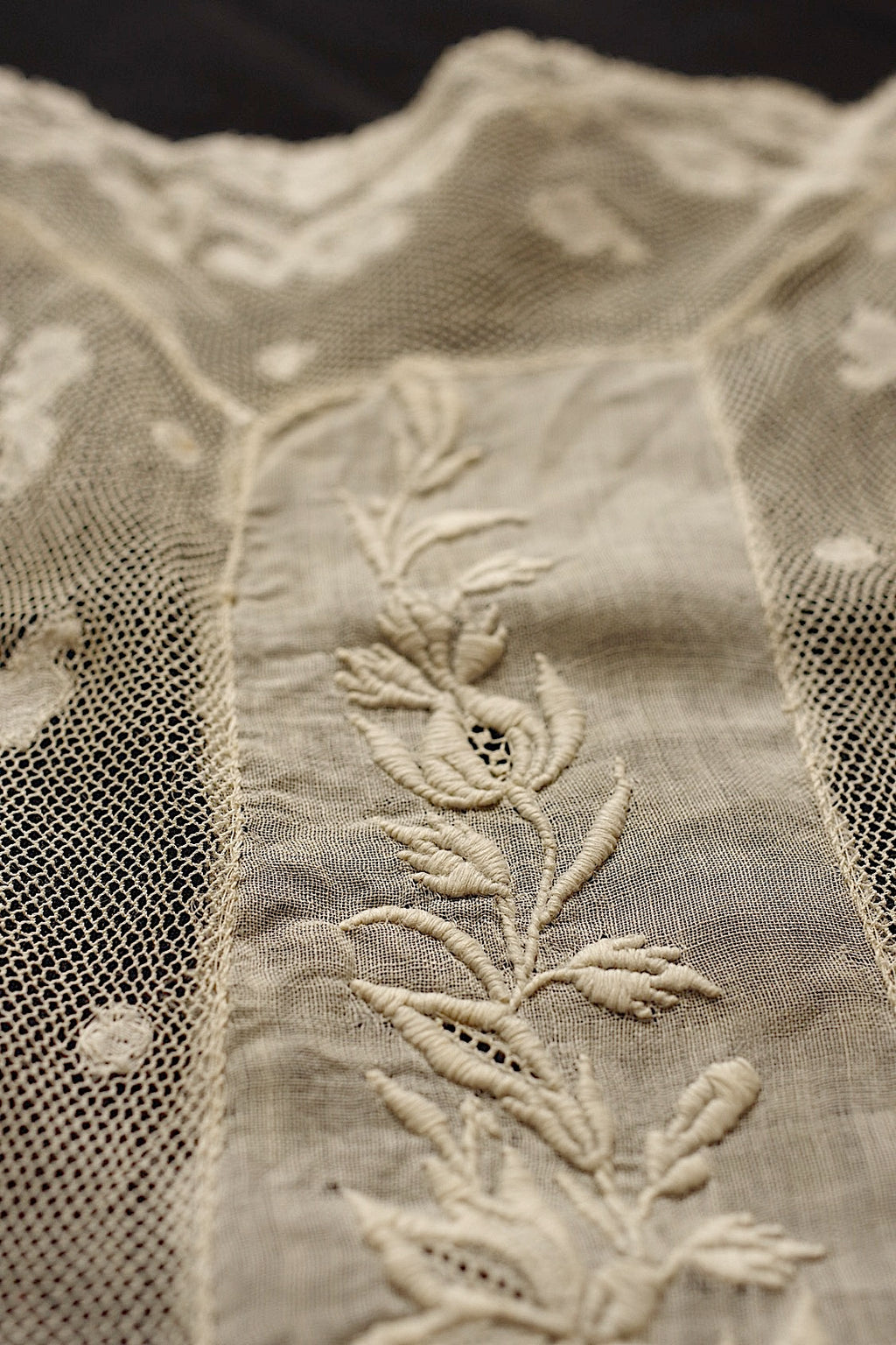 Broderie ancienne, dentelle ancienne, chutes de tissu