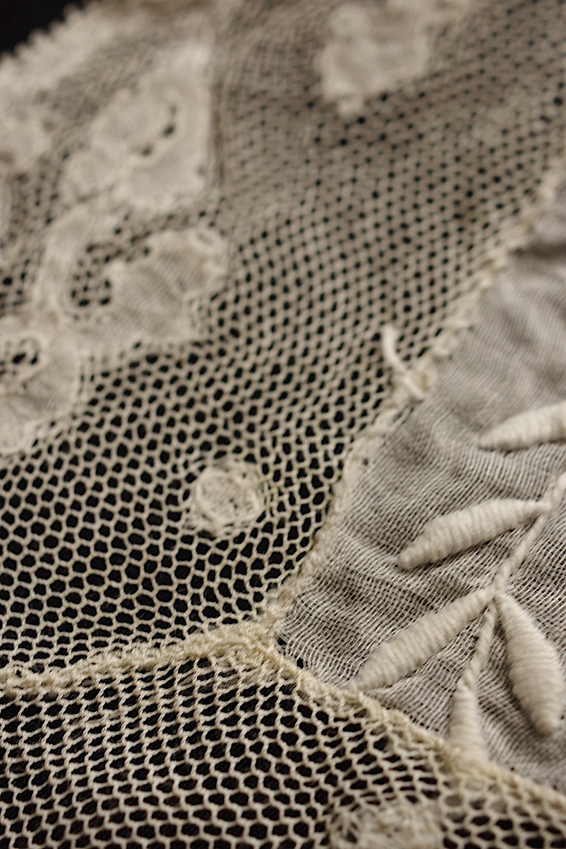 Broderie ancienne, dentelle ancienne, chutes de tissu
