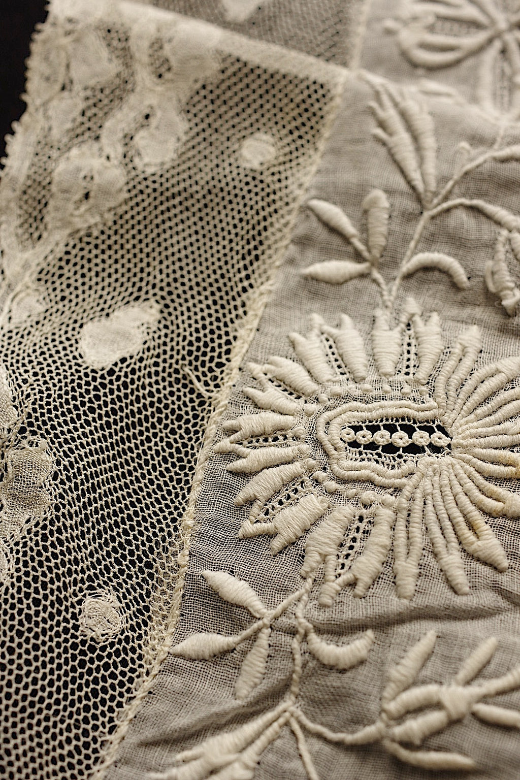 Broderie ancienne, dentelle ancienne, chutes de tissu