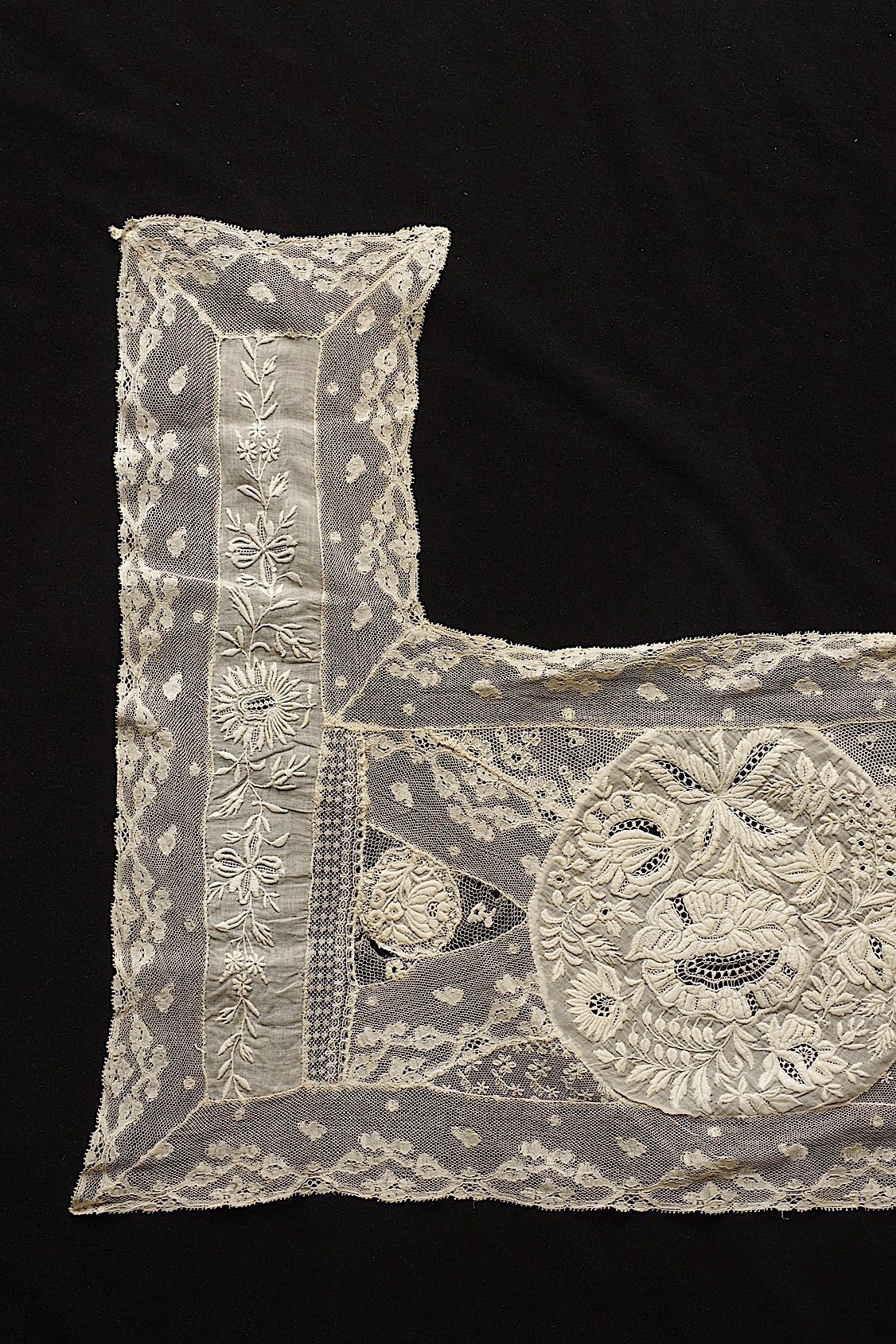 Broderie ancienne, dentelle ancienne, chutes de tissu