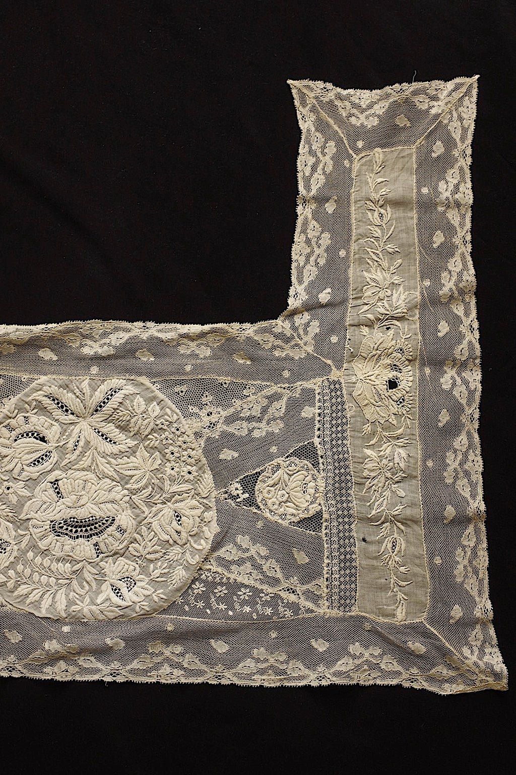 Broderie ancienne, dentelle ancienne, chutes de tissu