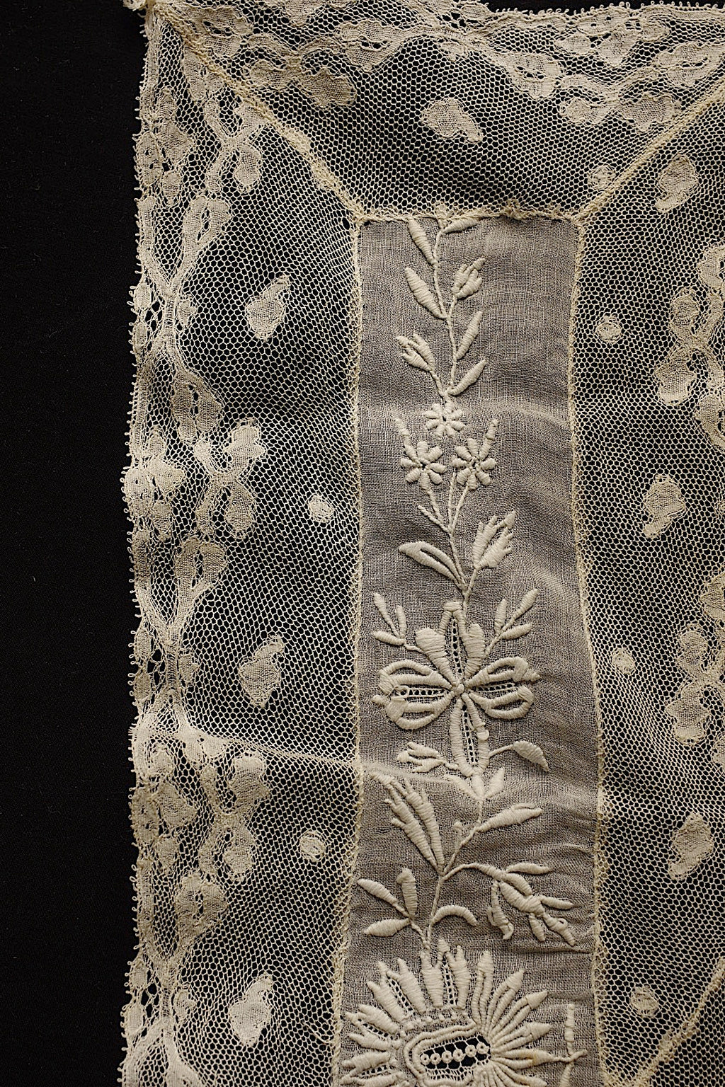 Broderie ancienne, dentelle ancienne, chutes de tissu