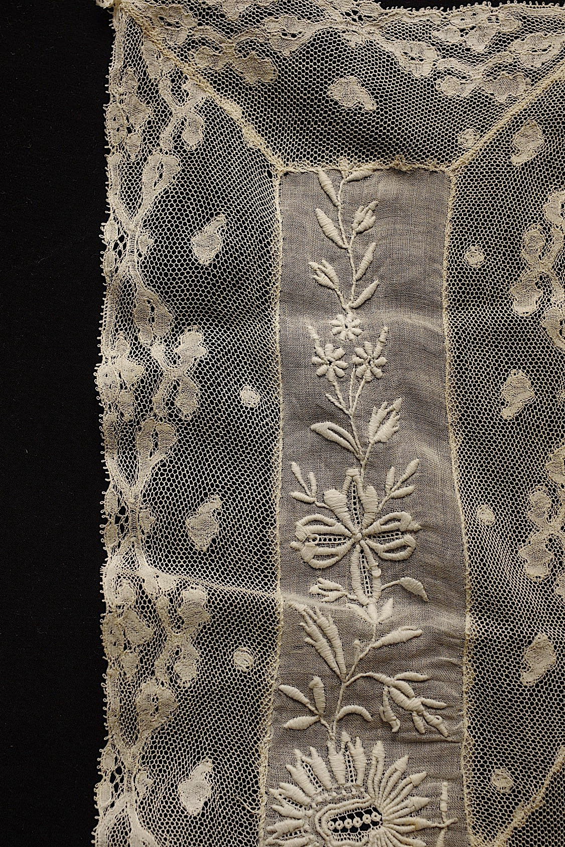 Broderie ancienne, dentelle ancienne, chutes de tissu