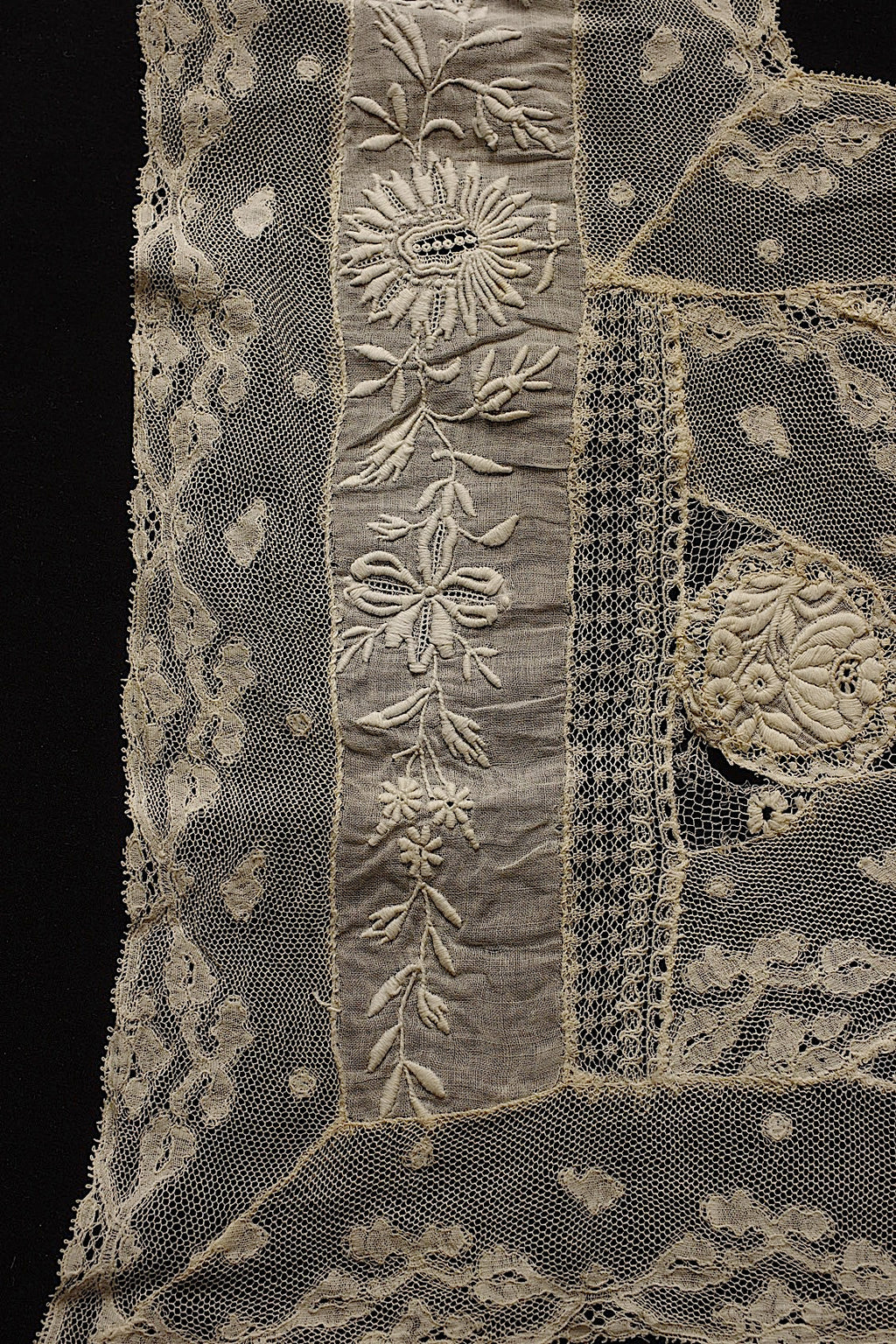 Broderie ancienne, dentelle ancienne, chutes de tissu