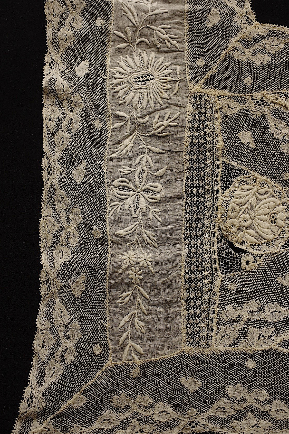 Broderie ancienne, dentelle ancienne, chutes de tissu