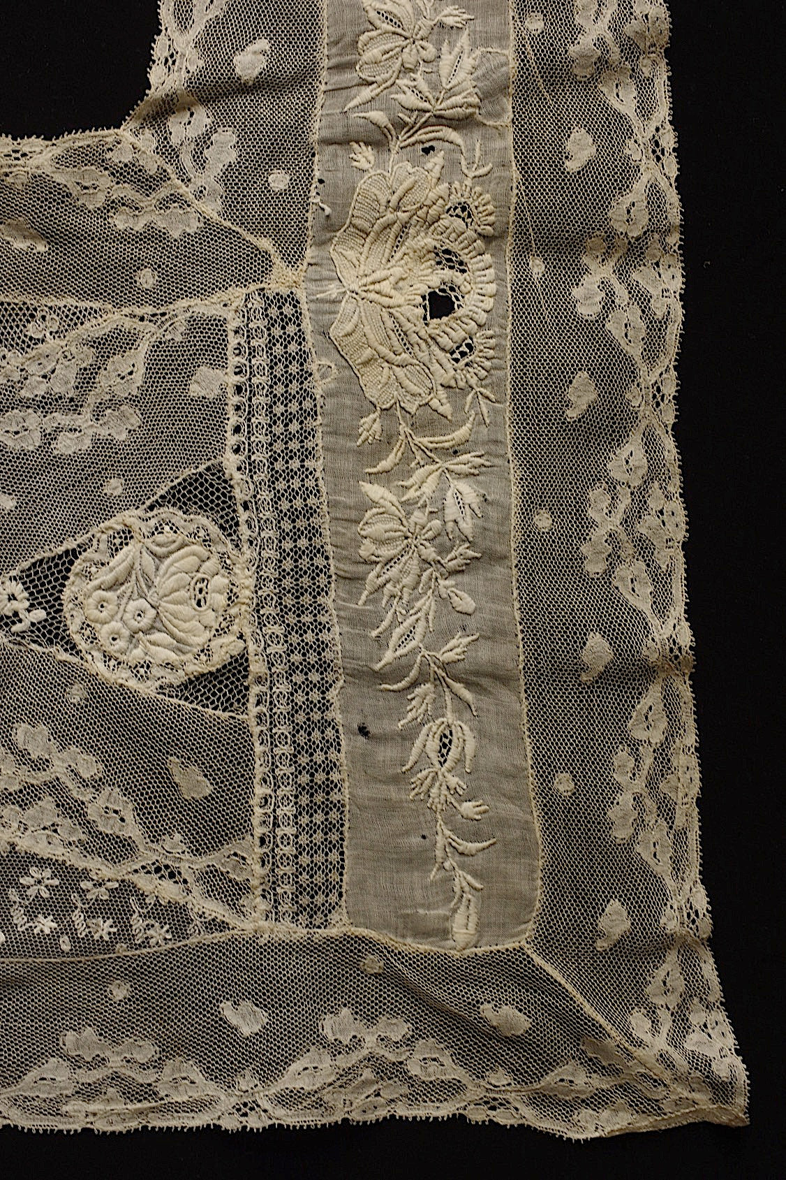 Broderie ancienne, dentelle ancienne, chutes de tissu