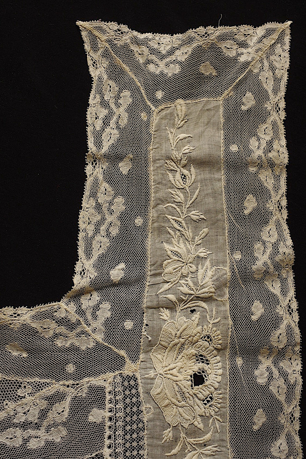 Broderie ancienne, dentelle ancienne, chutes de tissu