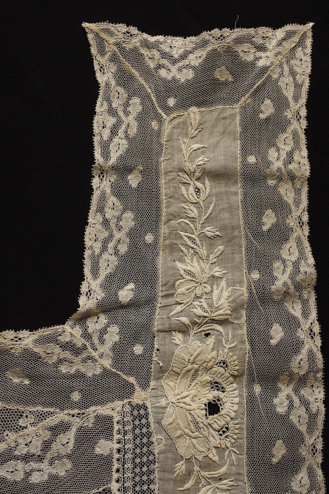 Broderie ancienne, dentelle ancienne, chutes de tissu