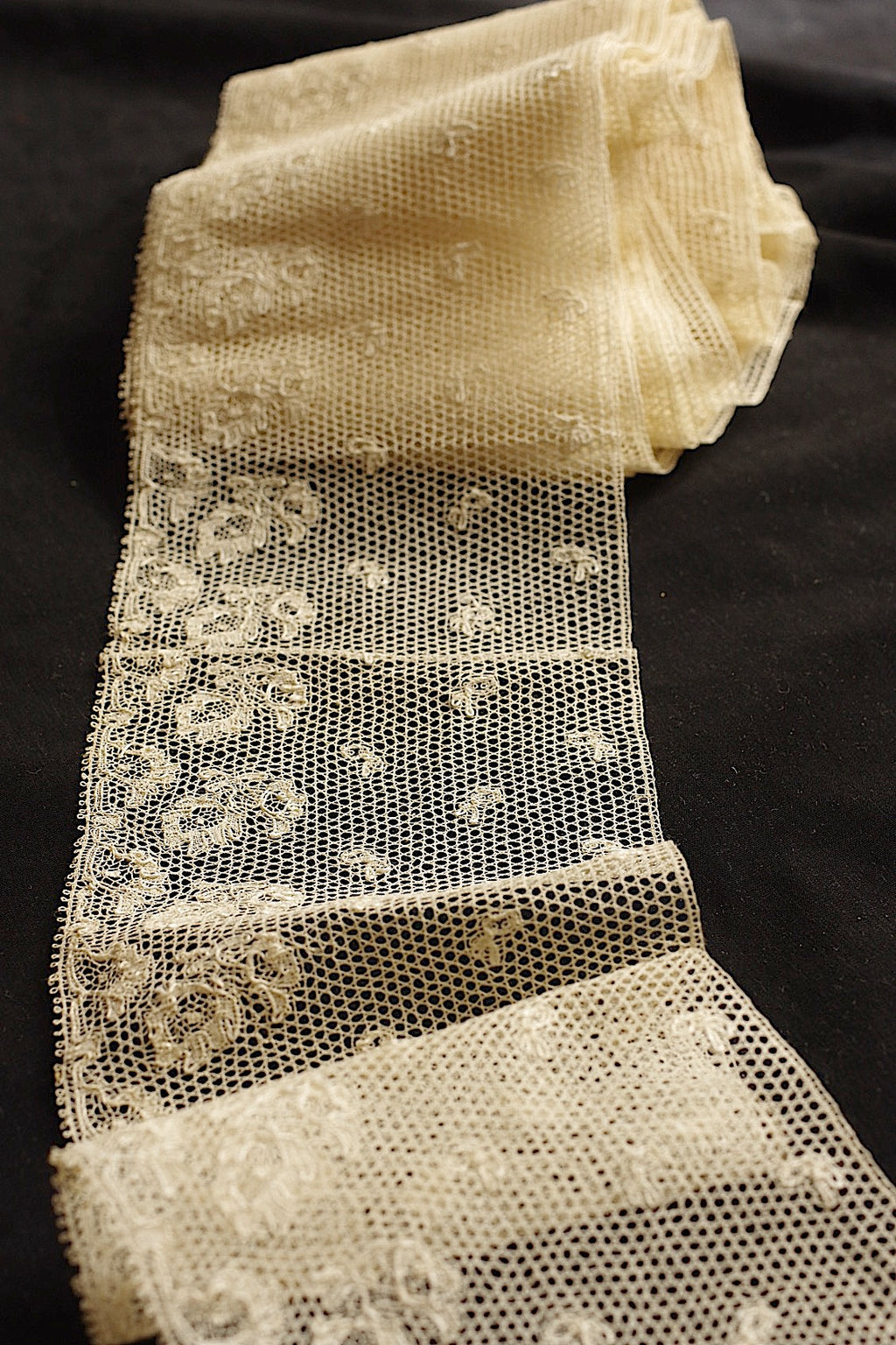 Encaje antiguo (dentelle ancienne) 550 cm