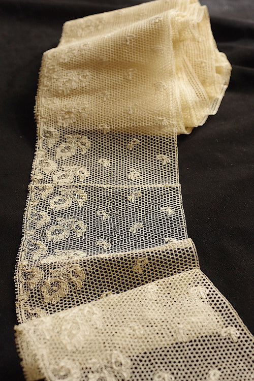 Encaje antiguo (dentelle ancienne) 550 cm