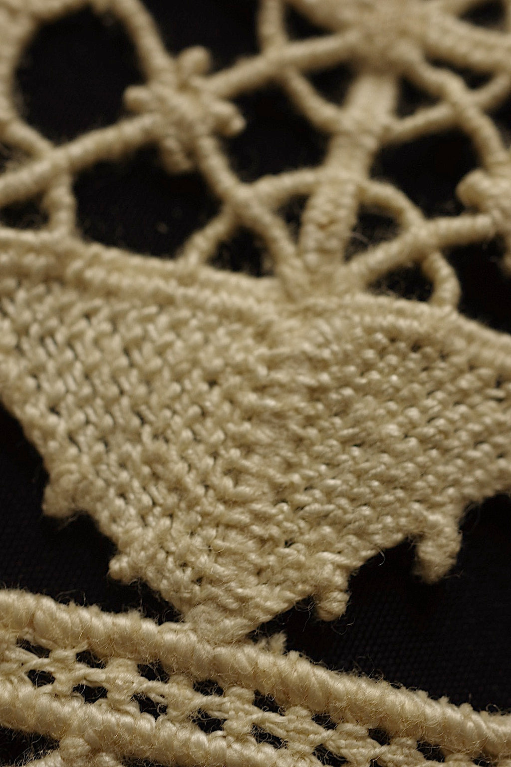Dentelle ancienne 405 cm