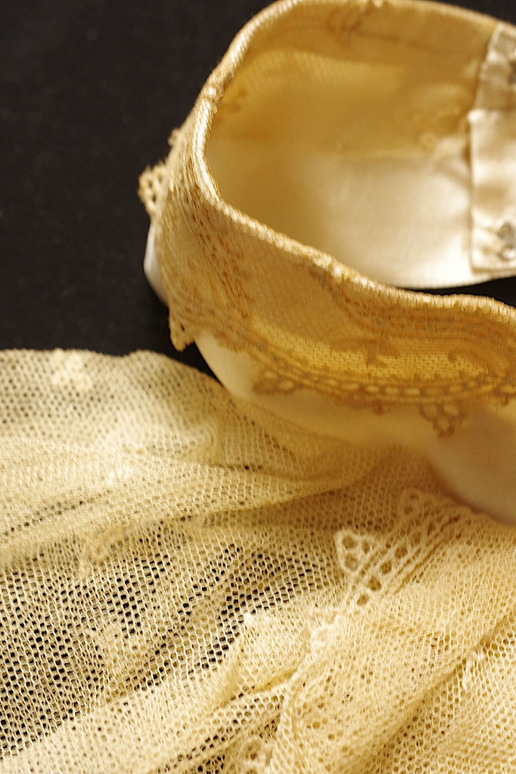 Dentelle ancienne, jabot