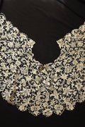 Antique Lace (dentelle ancienne) Collar