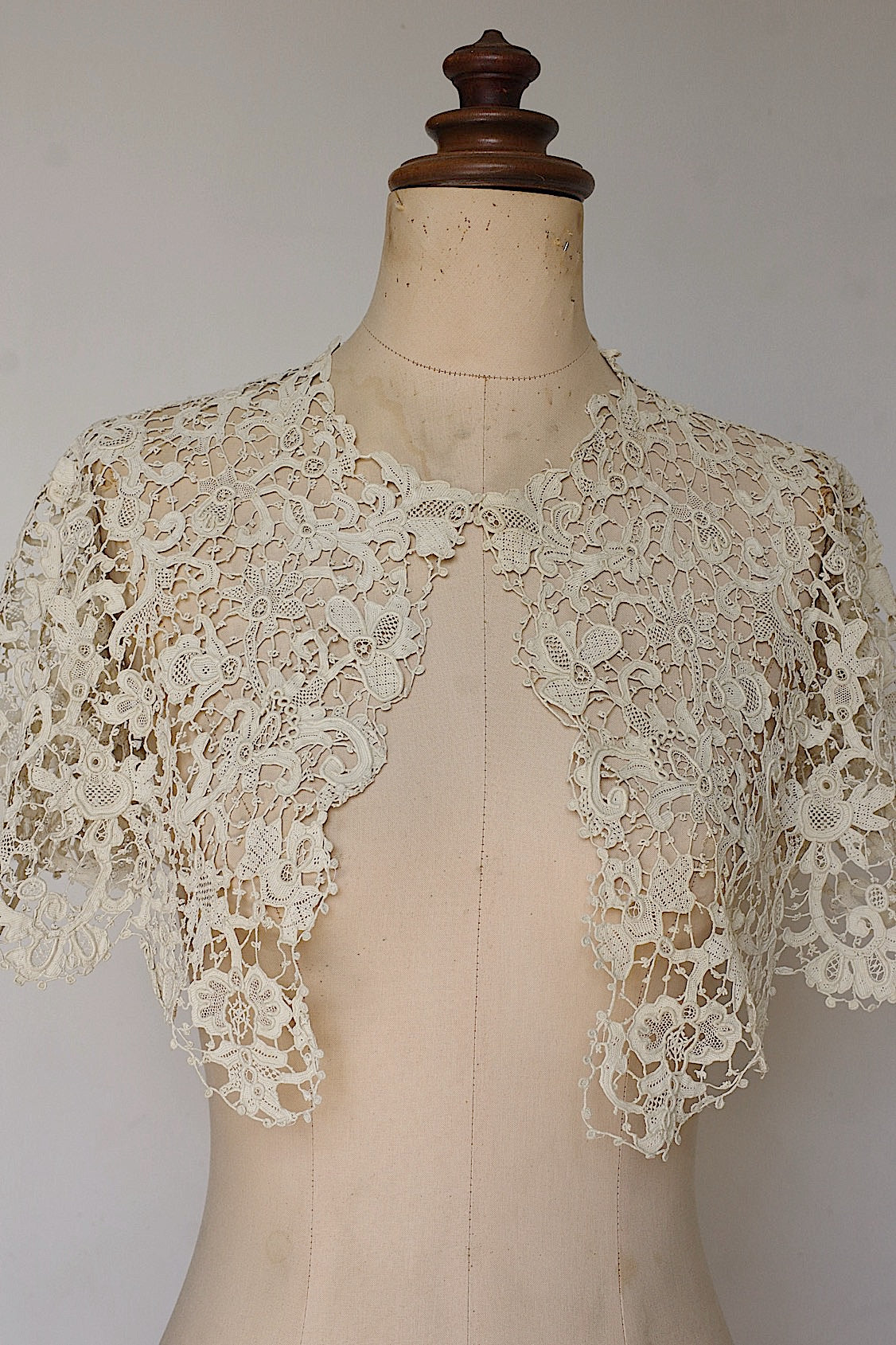 Antique Lace (dentelle ancienne) Collar