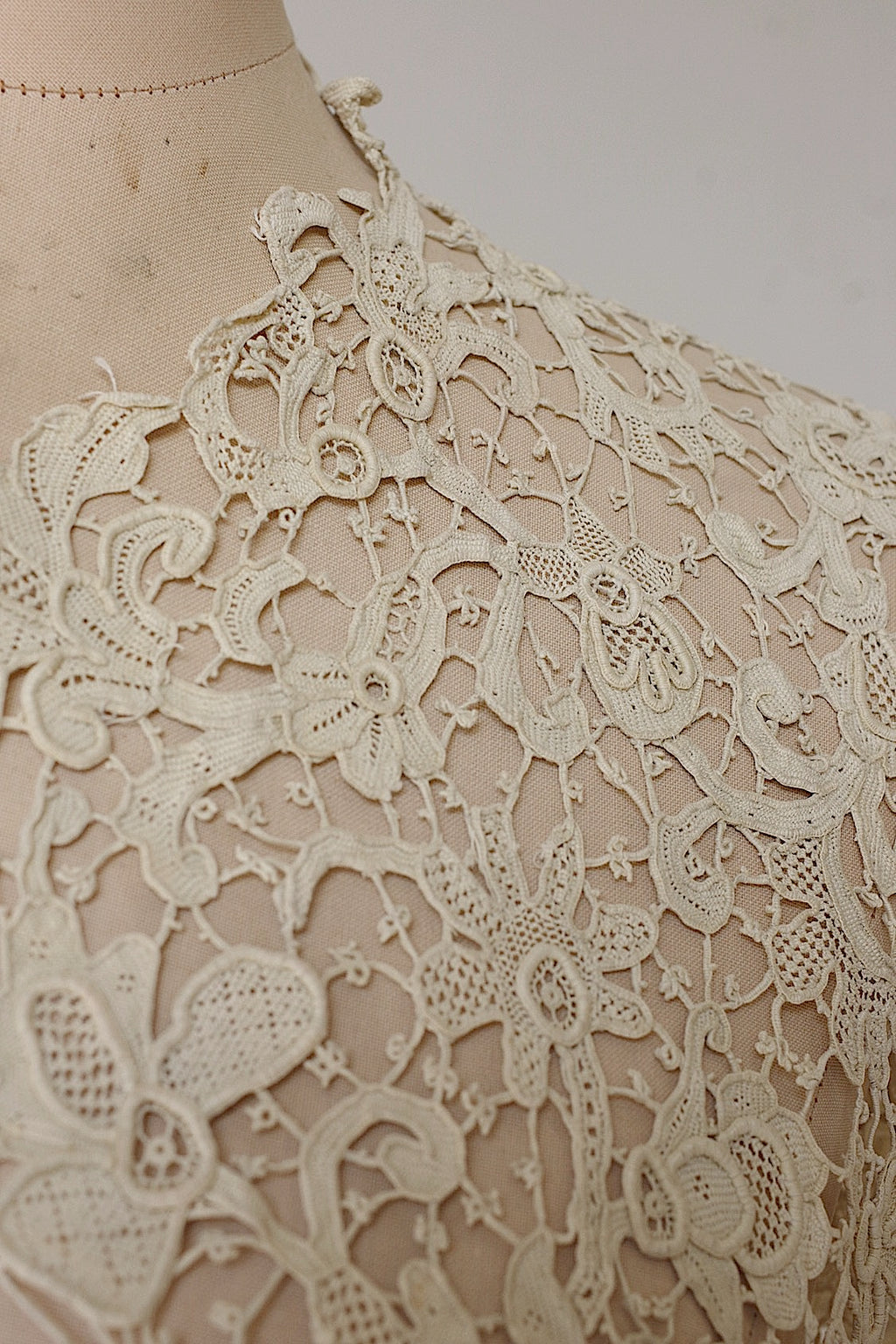 Antique Lace (dentelle ancienne) Collar