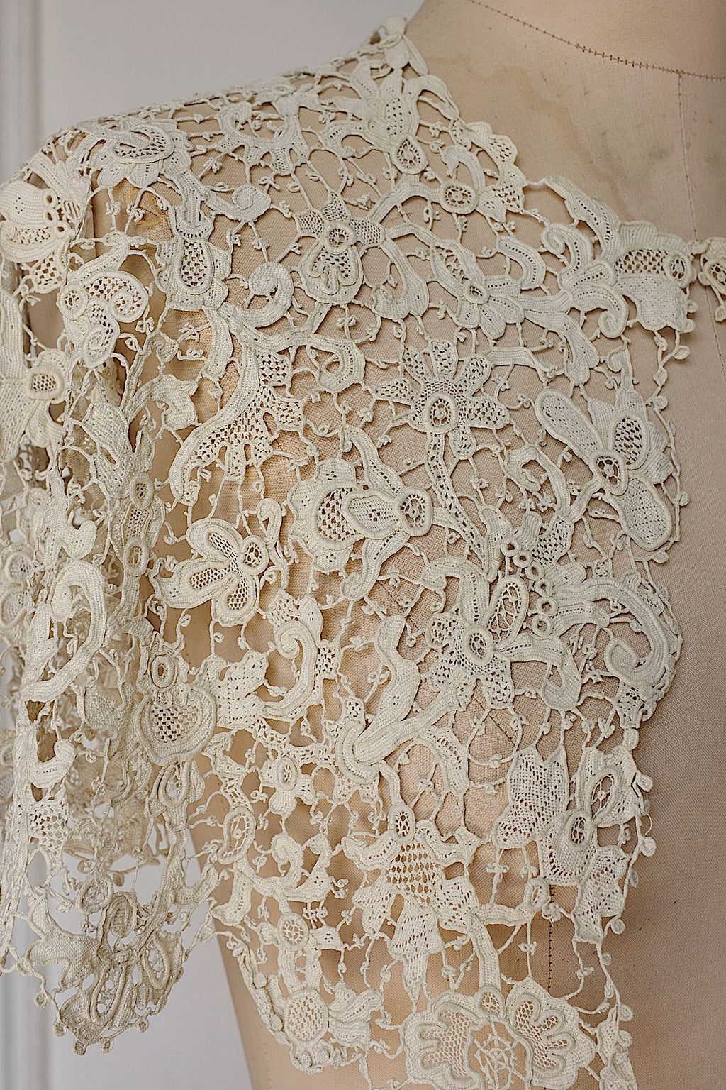 Antique Lace (dentelle ancienne) Collar