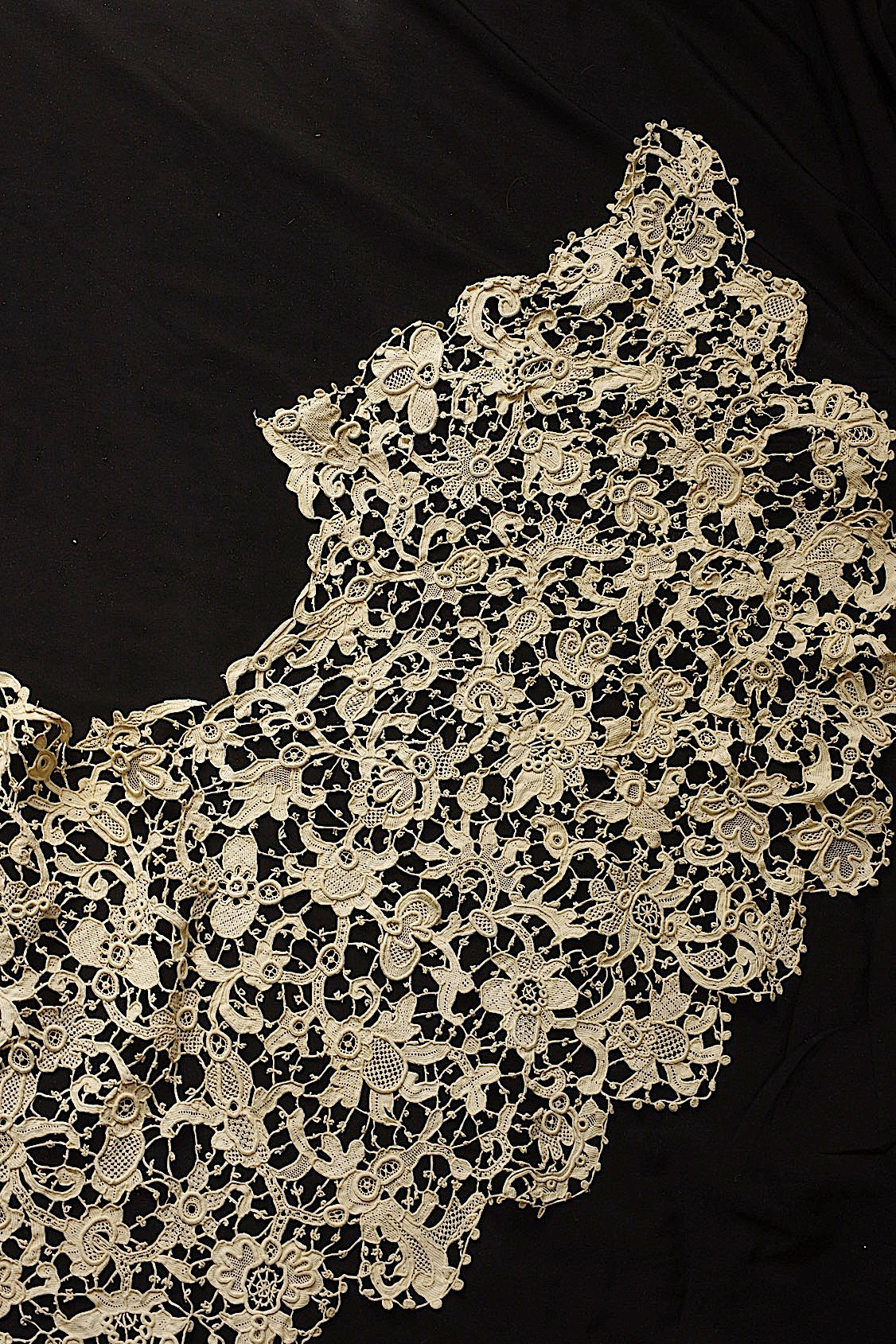 Antique Lace (dentelle ancienne) Collar
