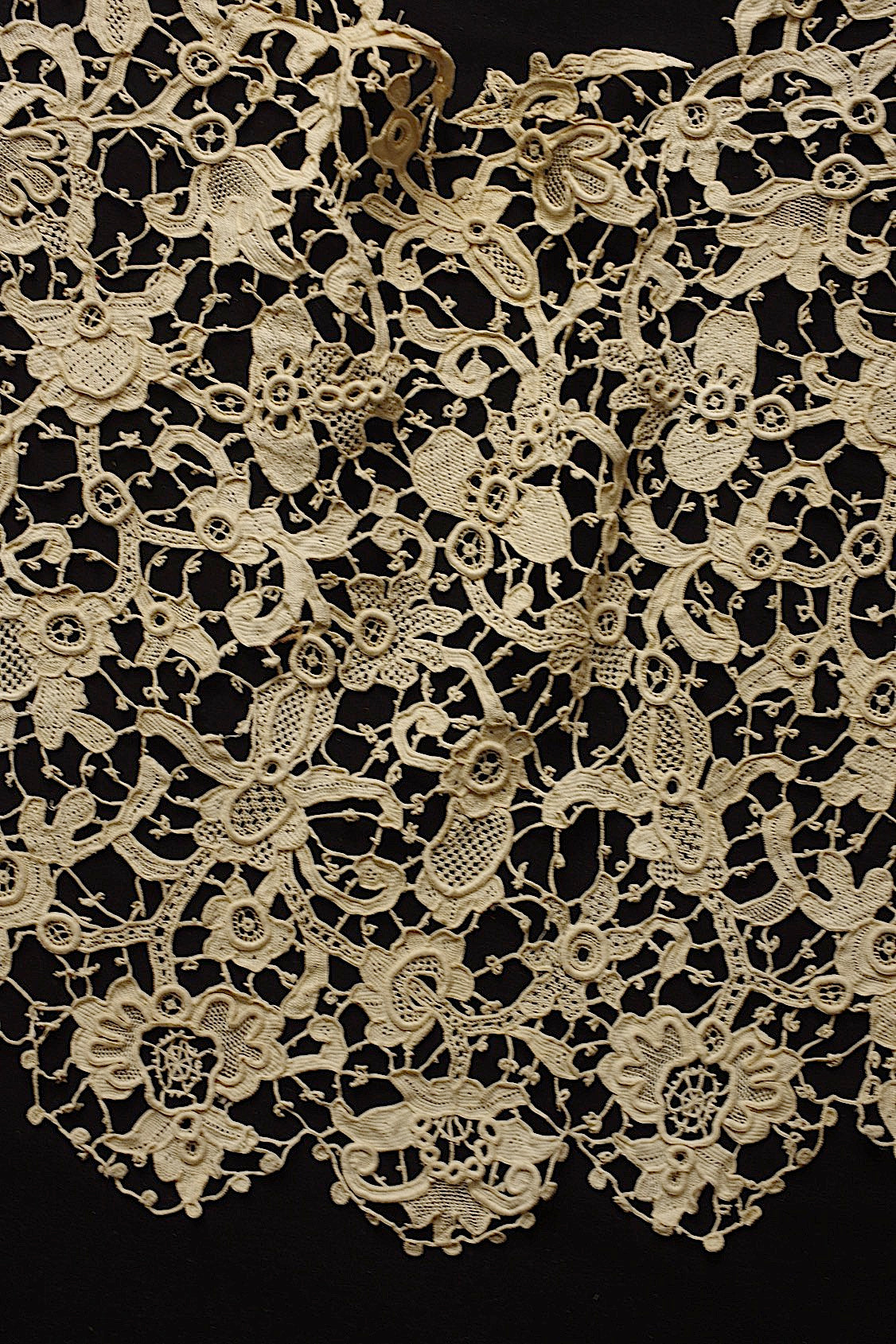 Antique Lace (dentelle ancienne) Collar